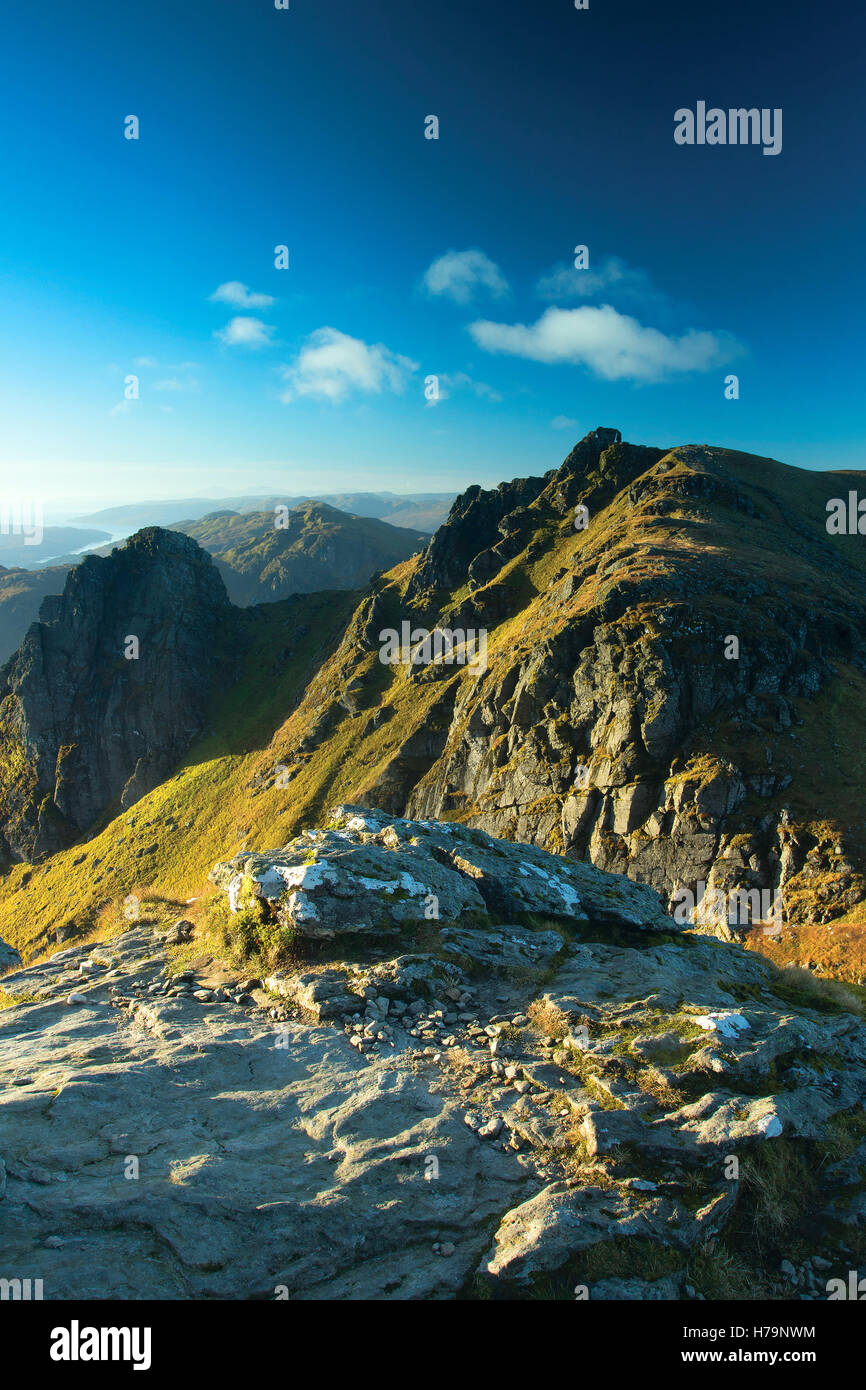 Il ciabattino a sud dal picco del picco del Nord, le Alpi a Arrochar, Loch Lomond e il Trossachs National Park, Argyll & Bute Foto Stock