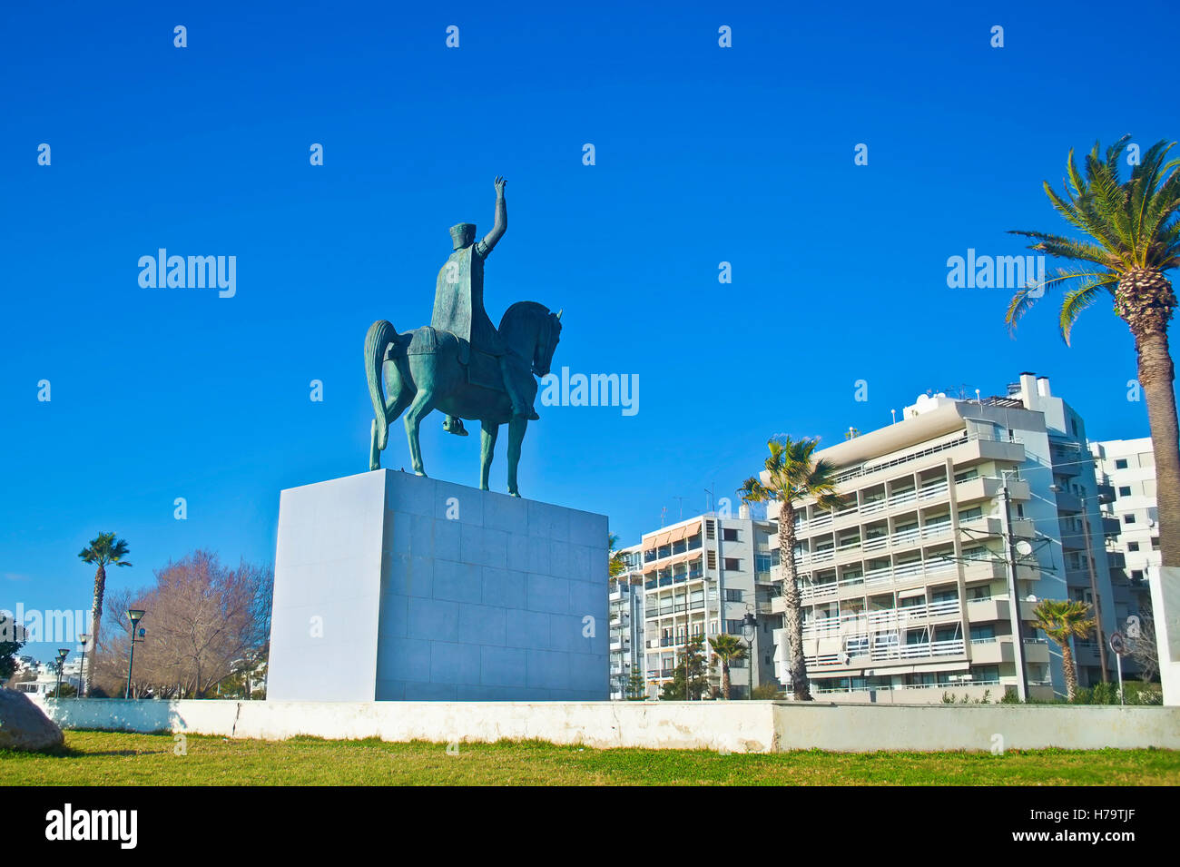 La statua dell'Imperatore bizantino Costantino XI Paleologo a Faliron Grecia Foto Stock