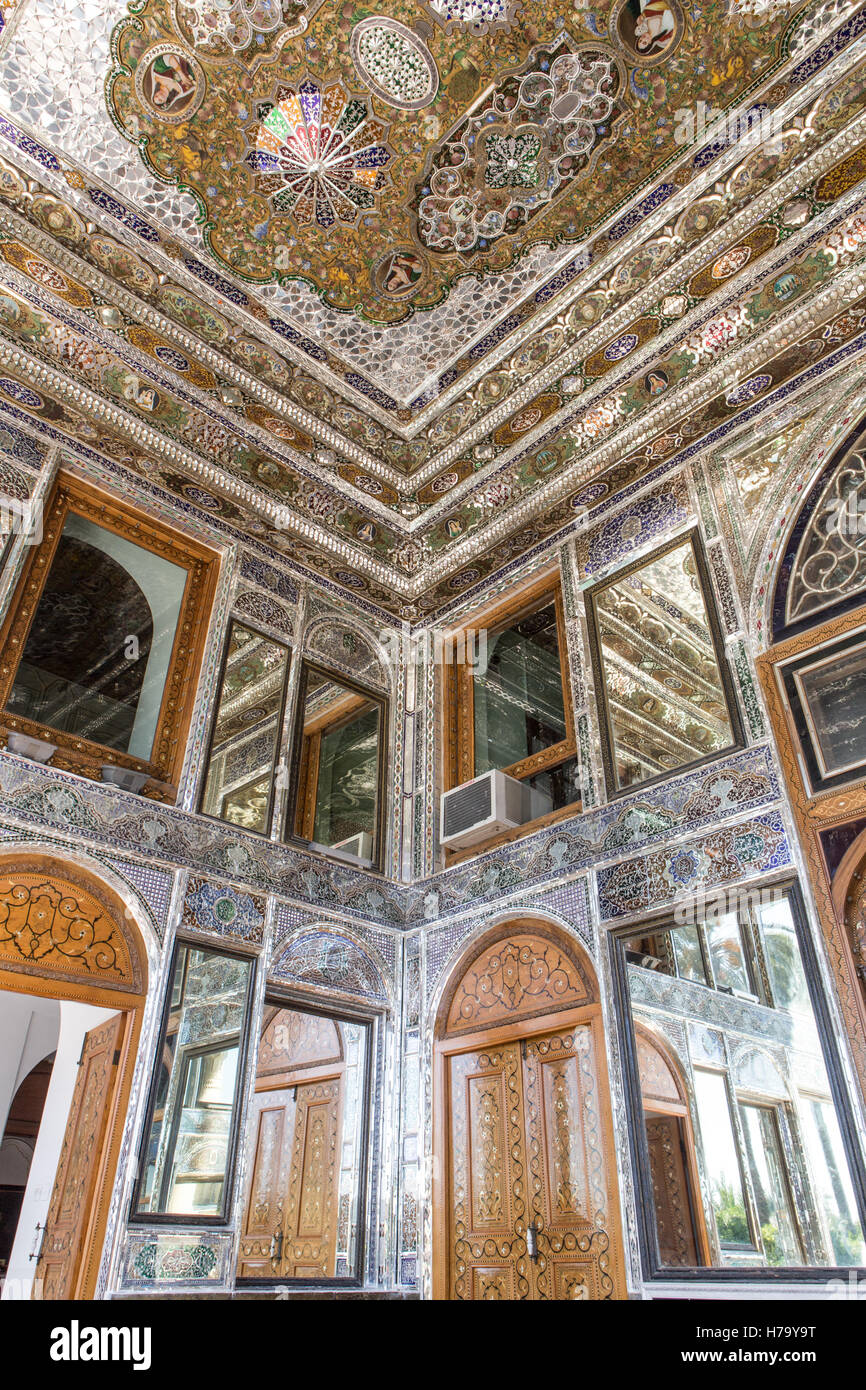Palazzo con mirroring shiraz Foto Stock