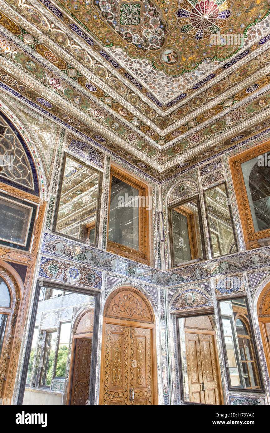 Palazzo con mirroring in shiraz Foto Stock