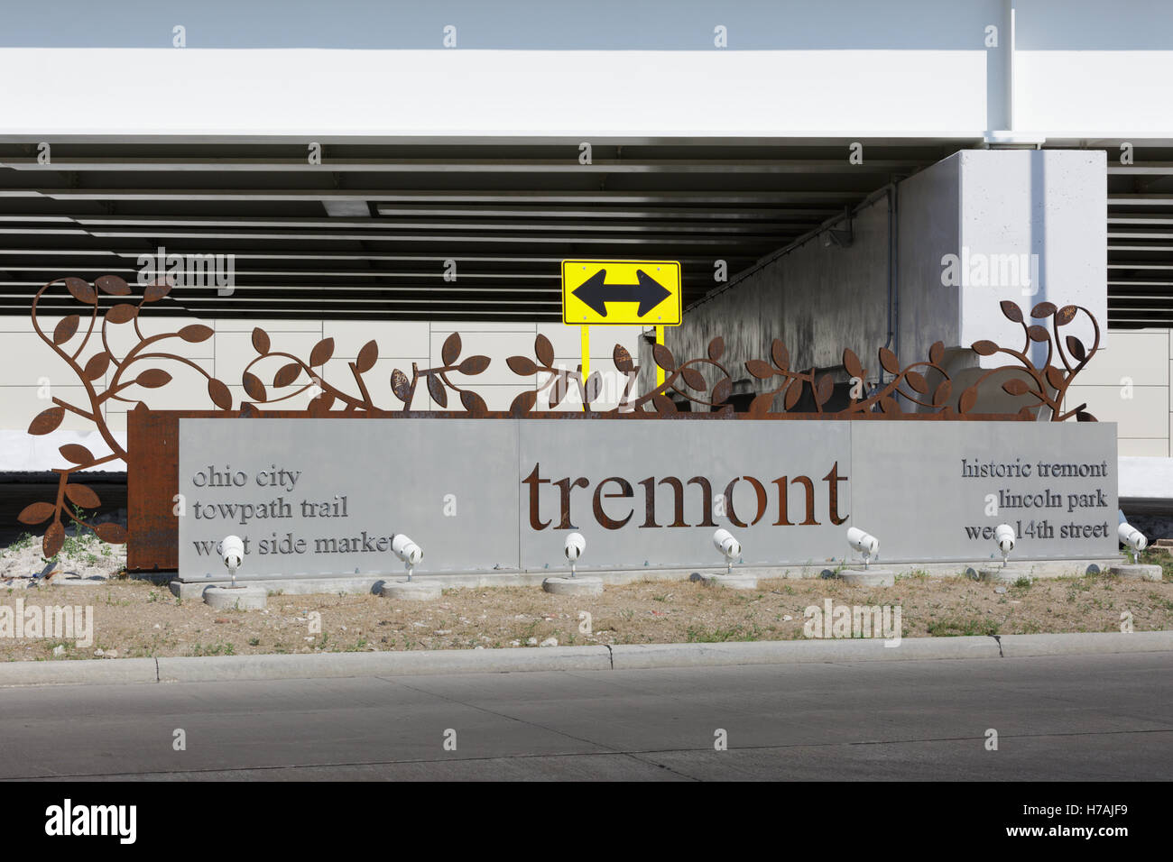 Segno accoglie driver al Tremont sezione di Cleveland, Ohio, USA. Foto Stock