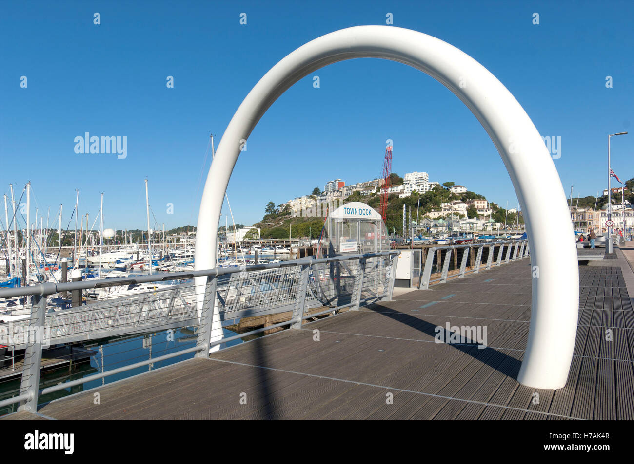 " Punto di fuga' street scultura su l'Harbourside di Torquay, Devon Regno Unito Foto Stock