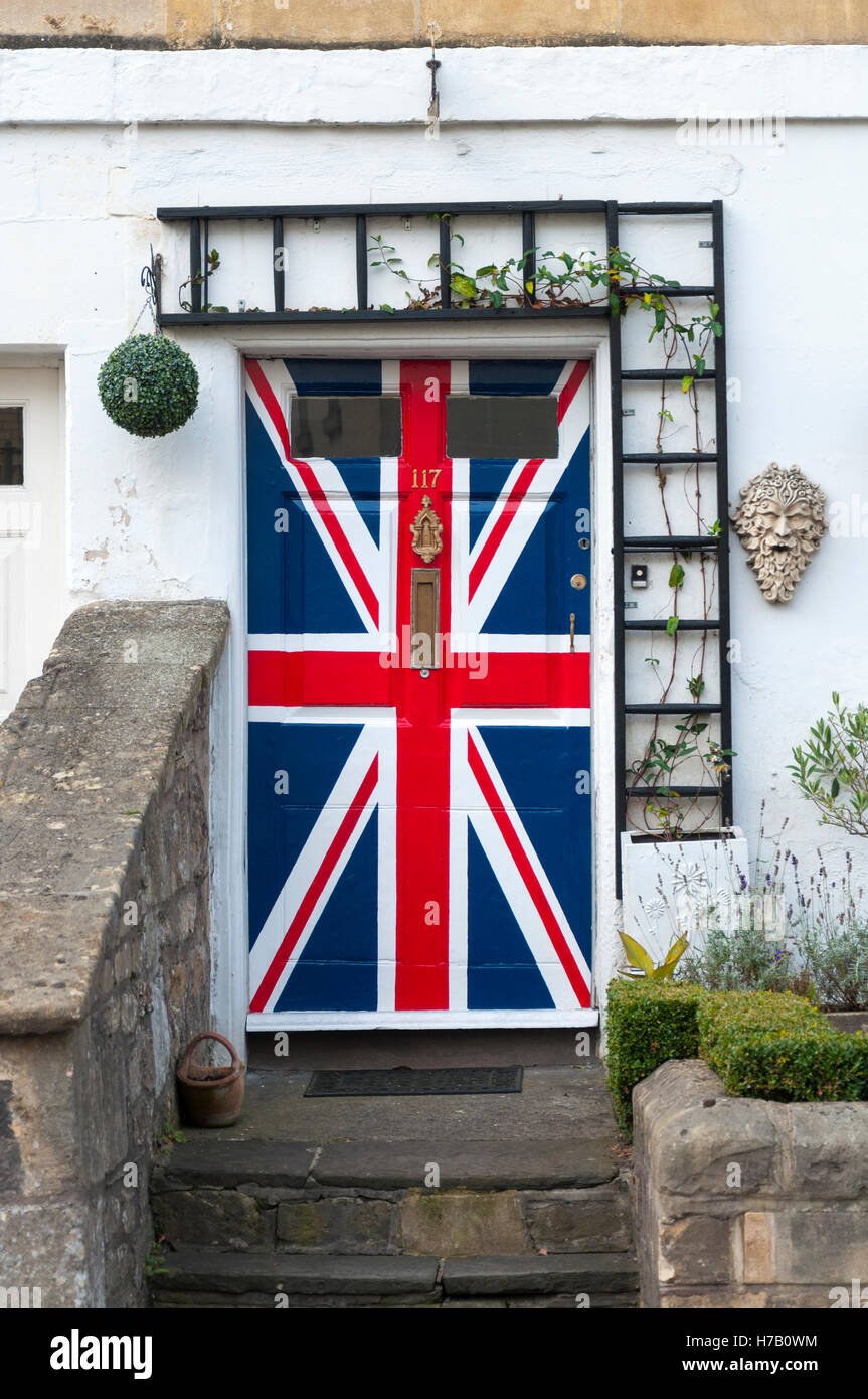 Bagno, Somerset, Inghilterra, Regno Unito. Il 3 novembre 2016. Una porta anteriore è dipinta con la bandiera europea come Alta Corte regole nel governo Brexit decisione. Theresa Maggio subito una massiccia legal 'slap in faccia" oggi quando i giudici hanno deciso lei non è in grado di innescare Brexit senza autorizzazione da parte del Parlamento. La drammatica decisione pronunciata all Alta Corte questa mattina ha minacciato di inviare il primo ministro piani per il taglio dei legami con Bruxelles in subbuglio. Credito: Richard Wayman/Alamy Live News Foto Stock