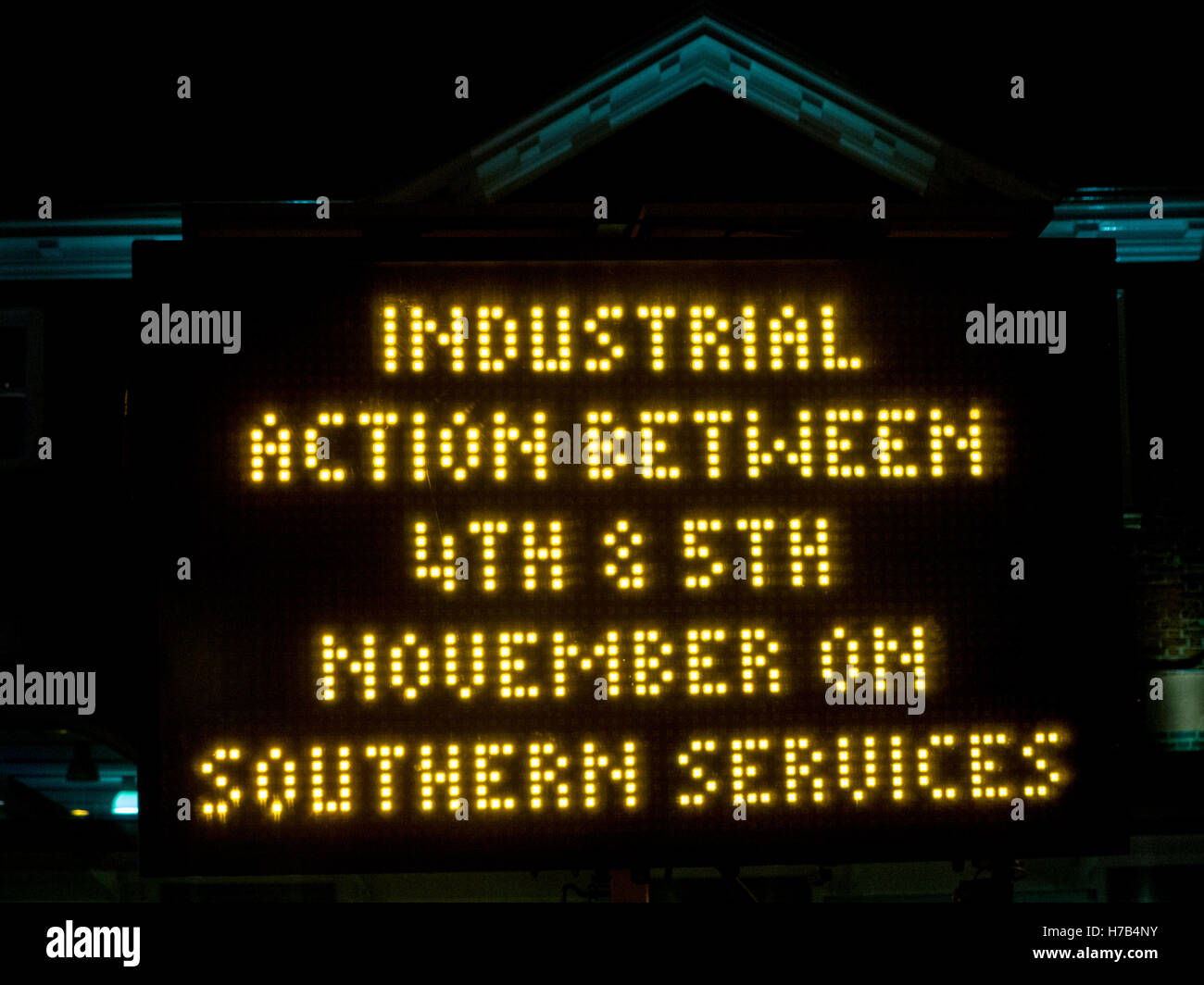3 Novembre 2016 - Clapham Junction Station in anticpation del Sud successivo treno sciopero il 4 e 5 novembre Credito: Nick Moore/Alamy Live News Foto Stock