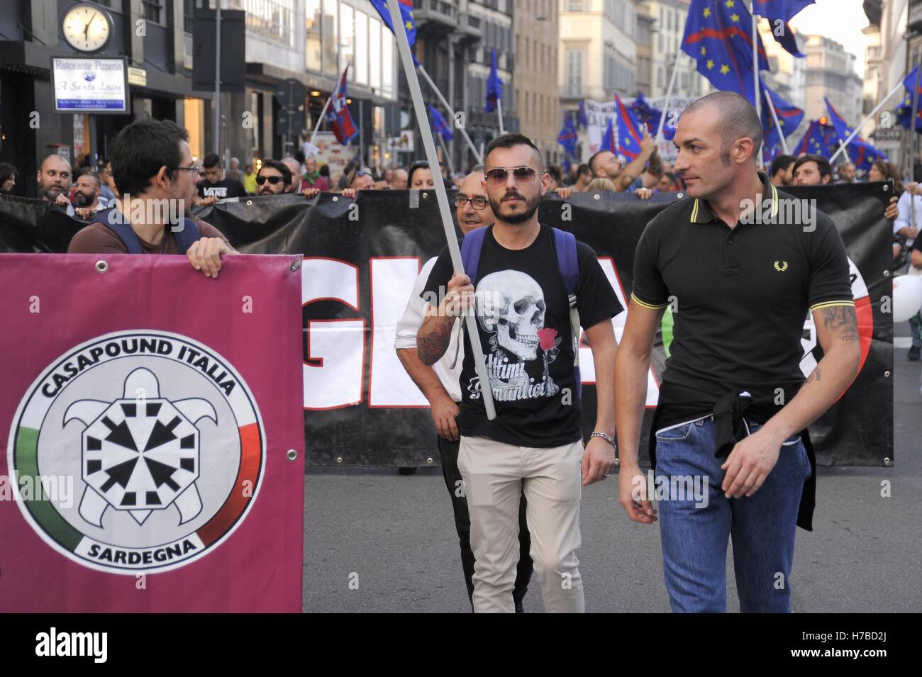 Milano, Italia, dimostrazione di neo-gruppo fascista Casa Pound contro la Comunità europea Foto Stock
