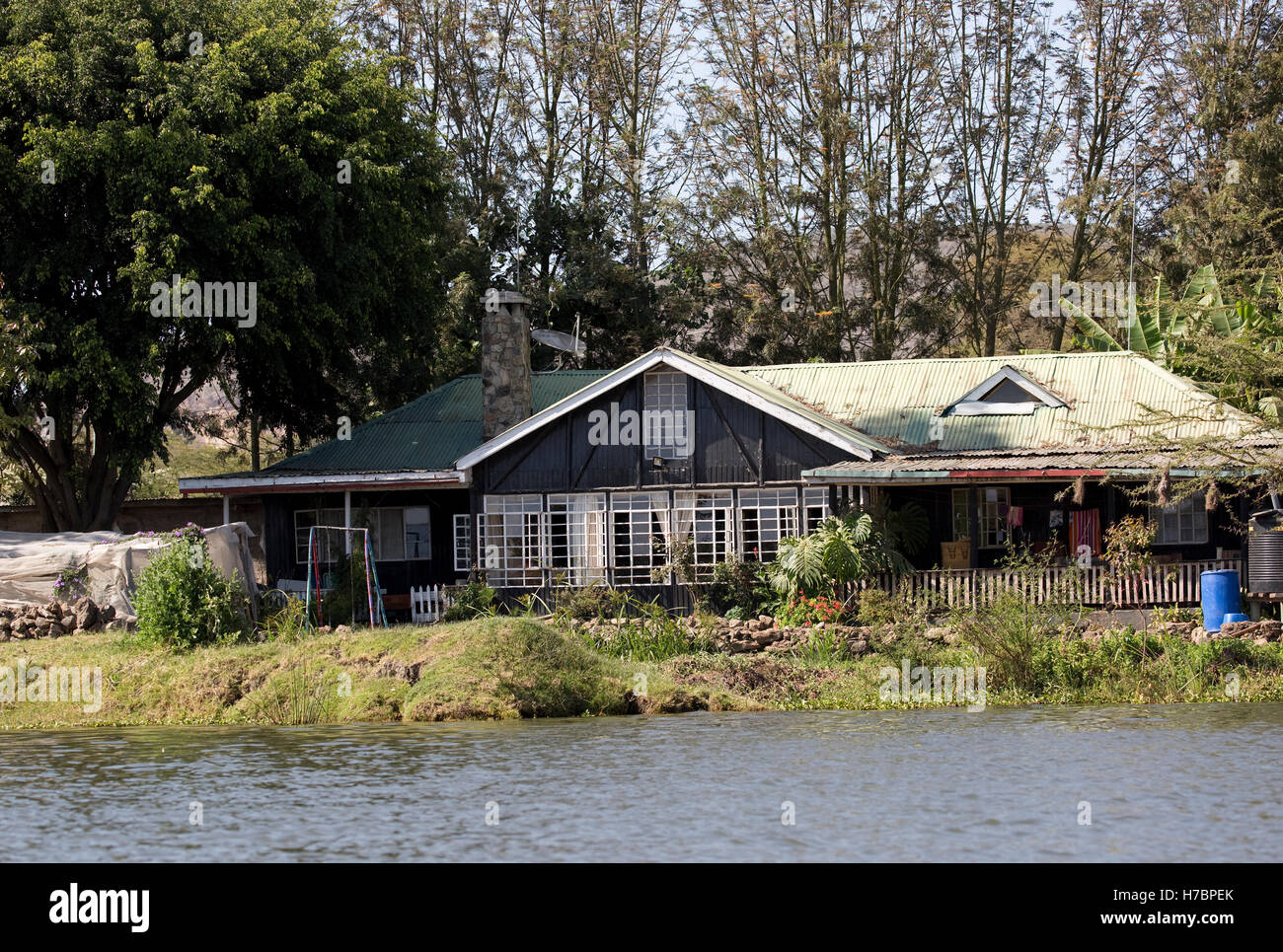 Casa costruita vicino al bordo del lago Naivasha Kenya Foto Stock