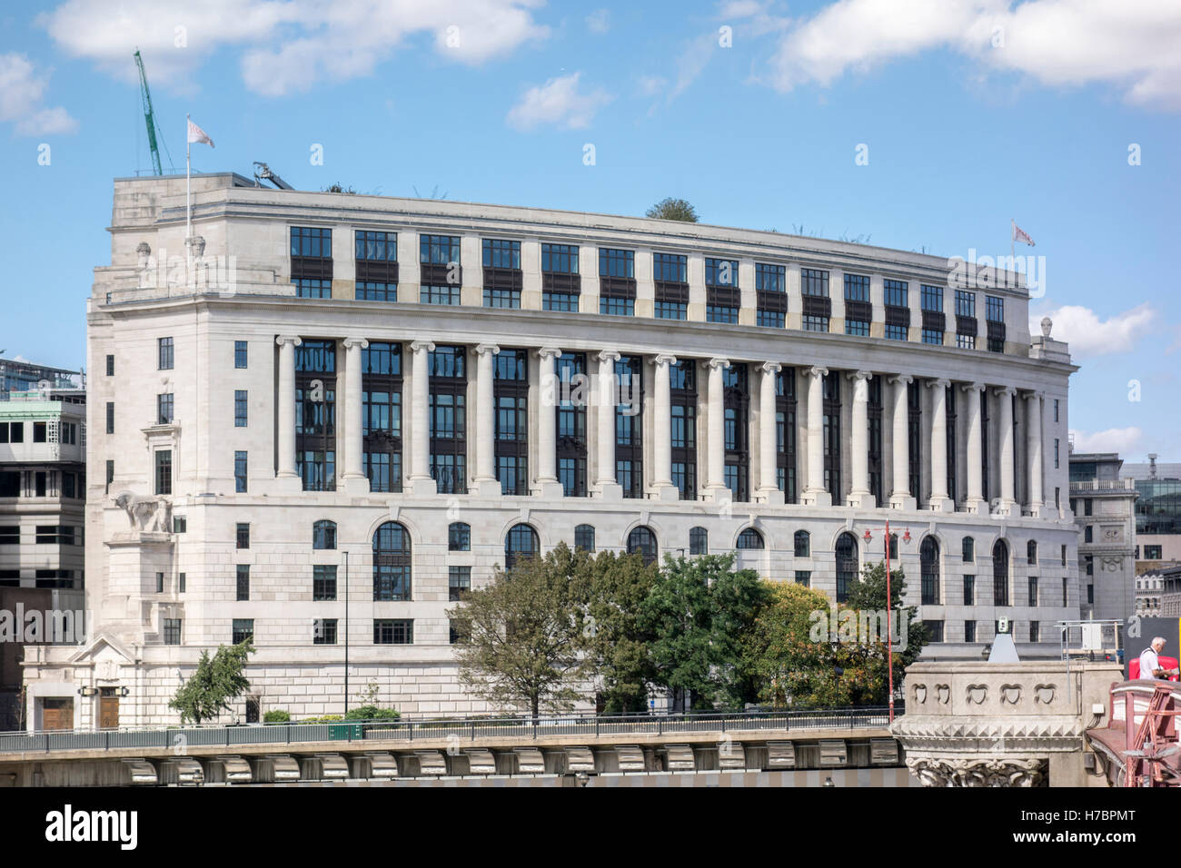 La Unilever House, 100 Victoria Embankment, Unilever Sede centrale globale capo ufficio. New Bridge Street, Victoria Embankment, nero Foto Stock