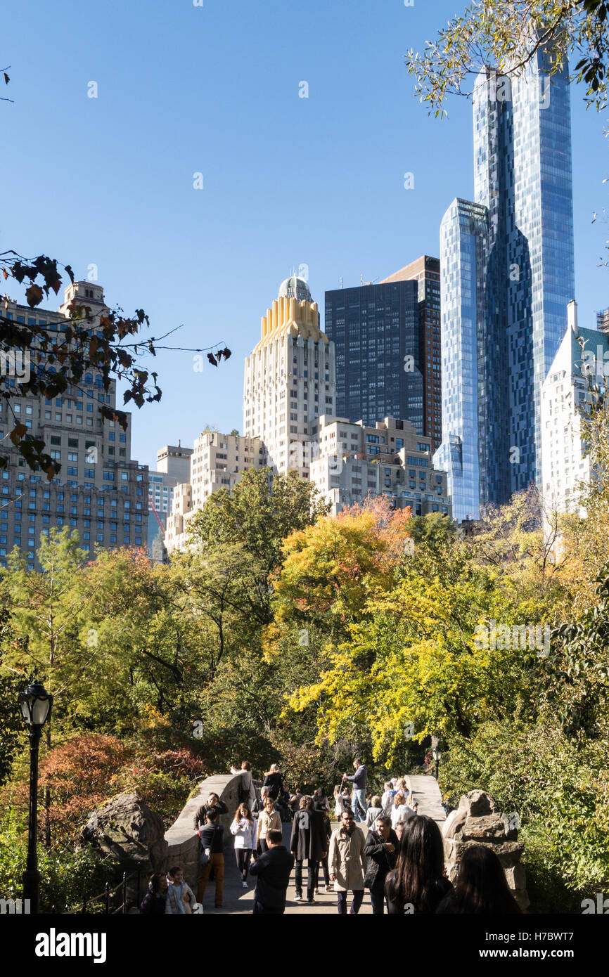 Lo stagno e Gapstow Bridge, al Central Park di New York Foto Stock