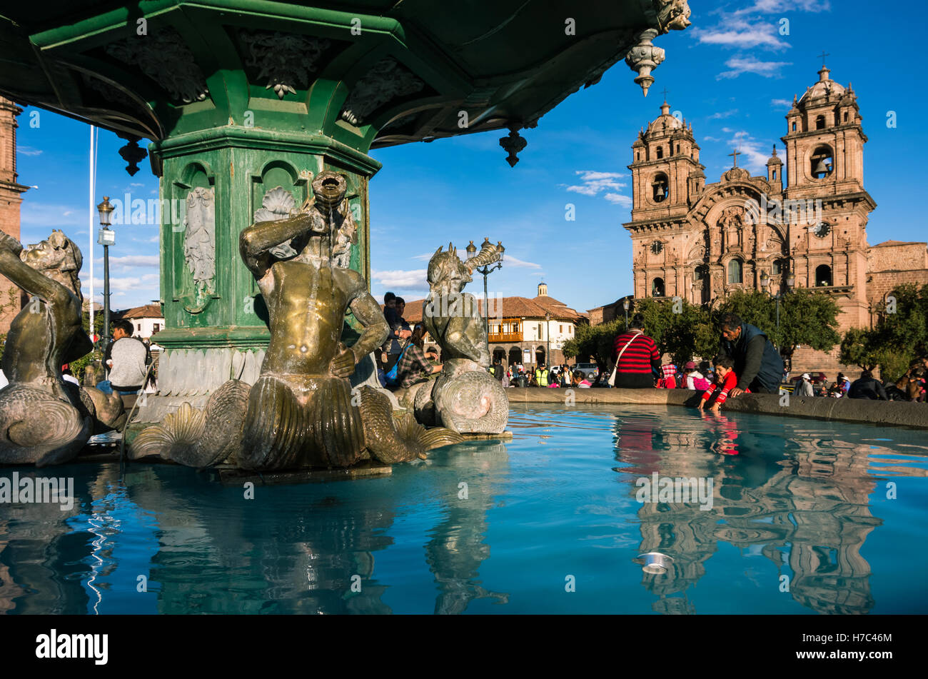 La fontana sulla Plaza del Armas in Cusco, Perù. Foto Stock