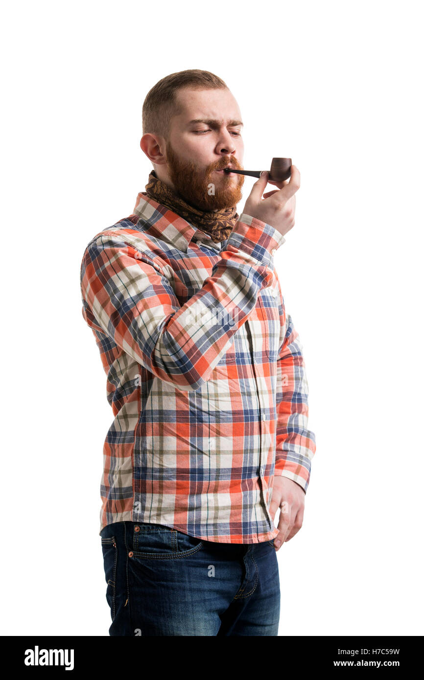 Elegante uomo barbuto tenuta tubo di fumo Foto Stock