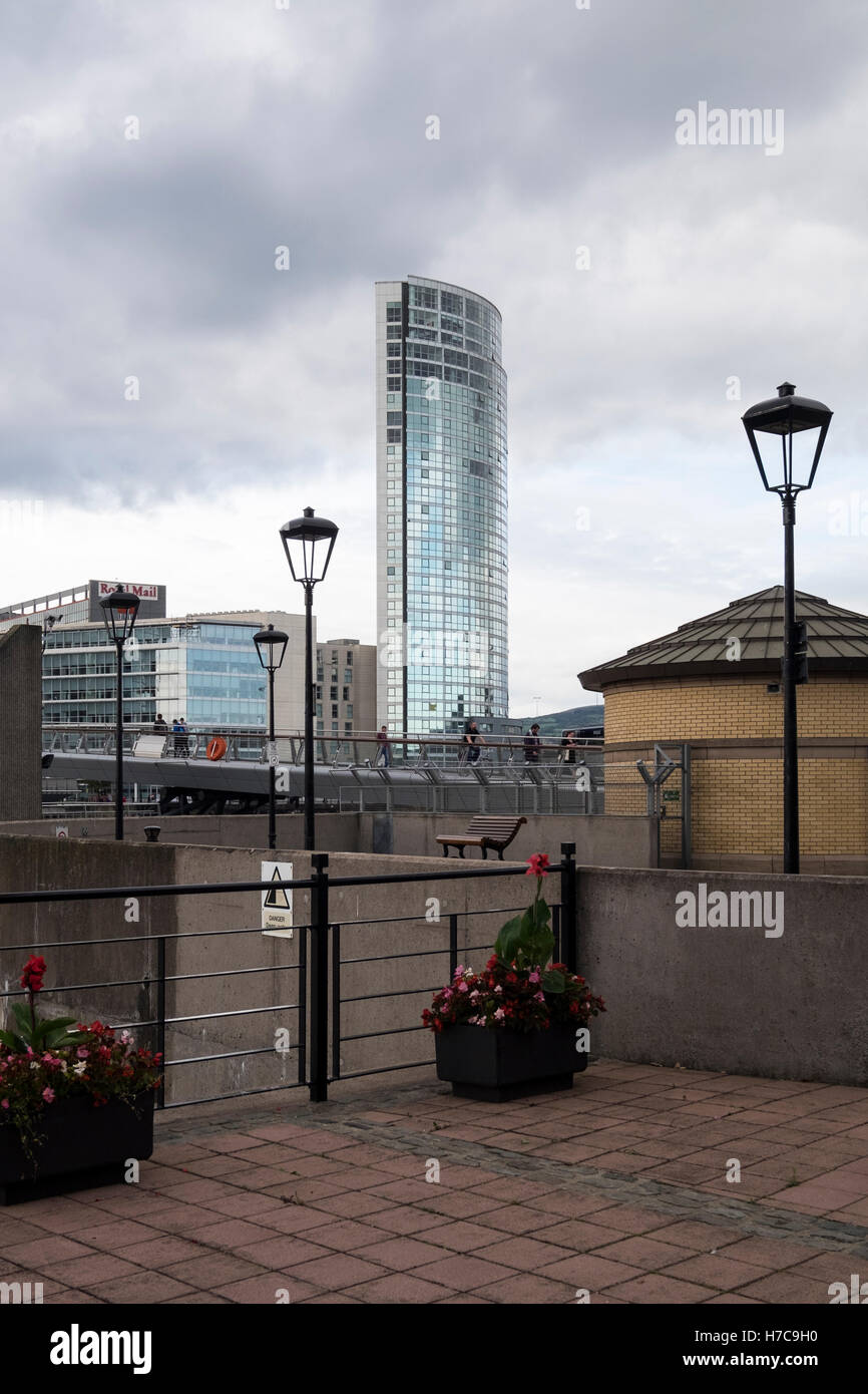 Obel tower, edificio più alto in Belfast, 28 piani, 85 metri di altezza, architetto Broadway Malyan e Chris Marshall, Irlanda Foto Stock