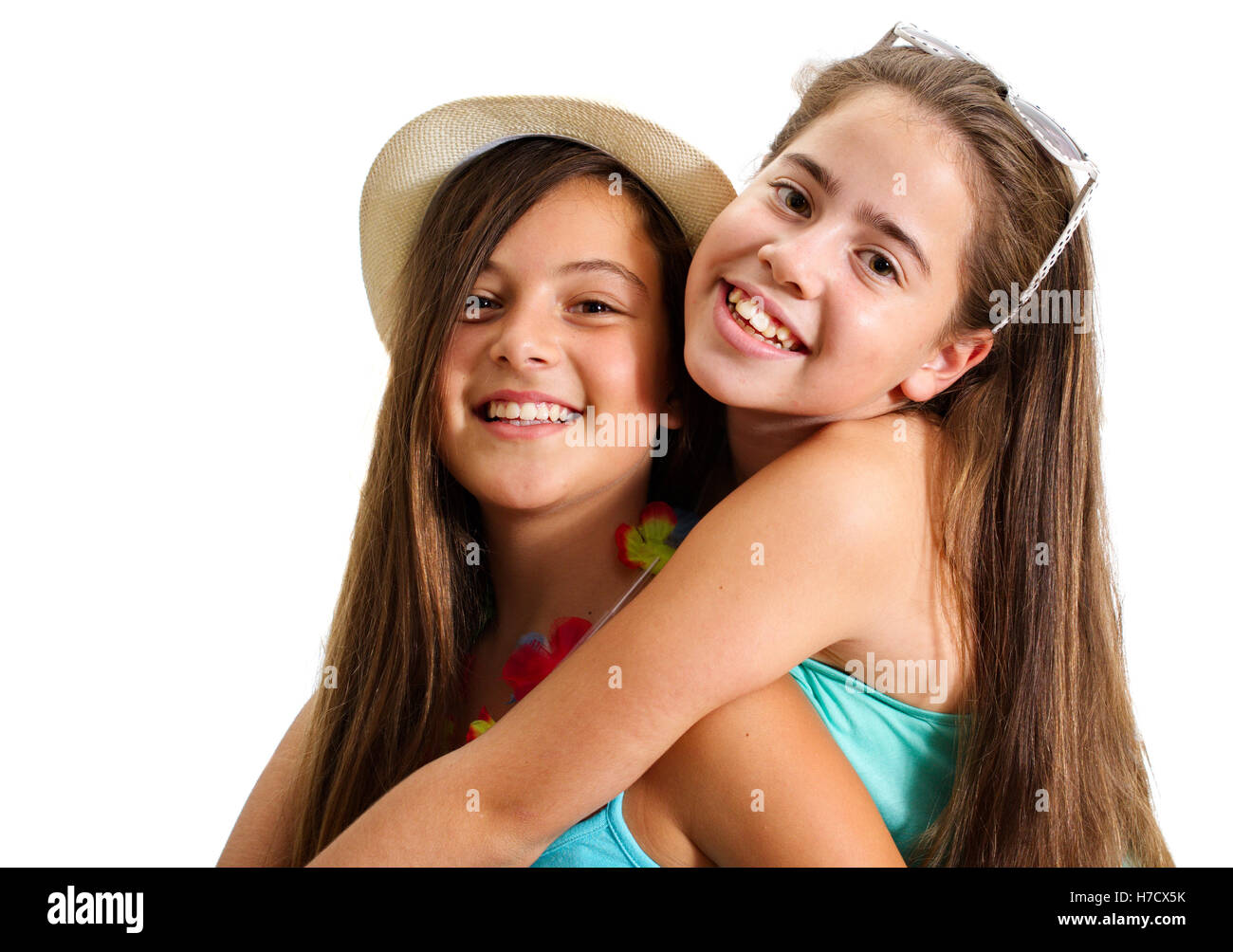 Due migliore amico ragazza in abiti estivi avente un grande tempo - isolato su bianco Foto Stock