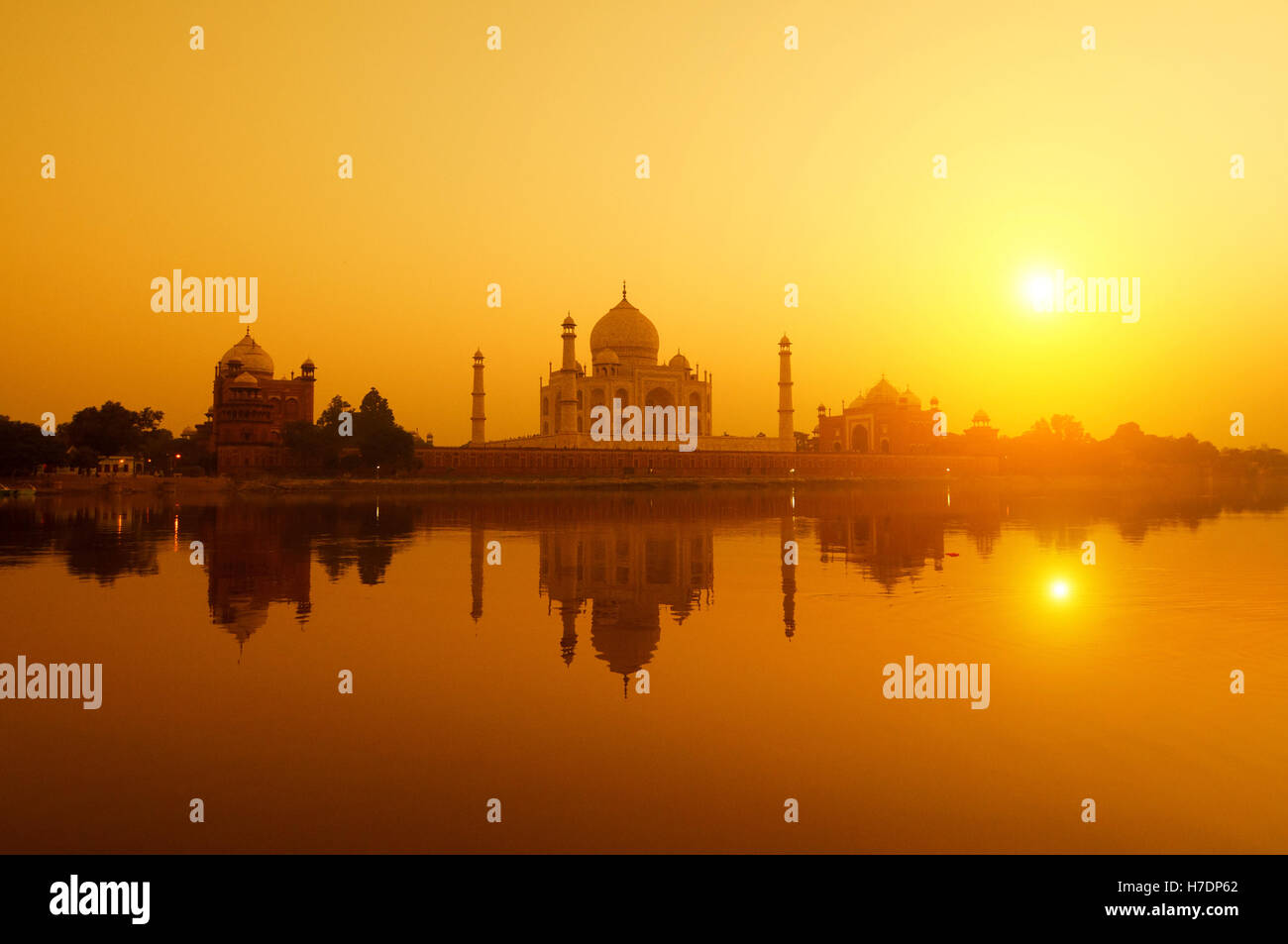 Taj Mahal dal fiume Yamuna view Foto Stock