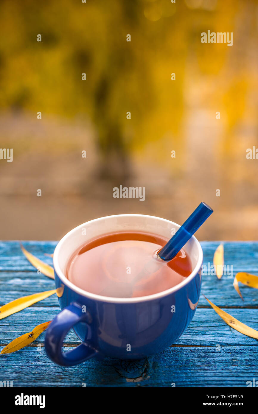 Tazza di tè blu Foto Stock