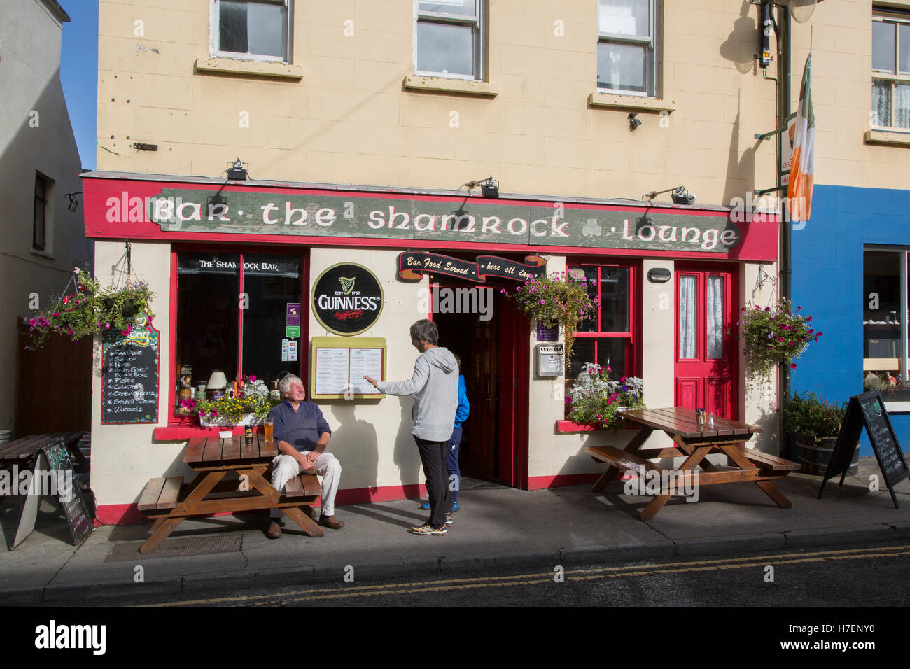 Shamrock Bar e Pub, Roundstone, Connemara; Galway; Irlanda Foto Stock
