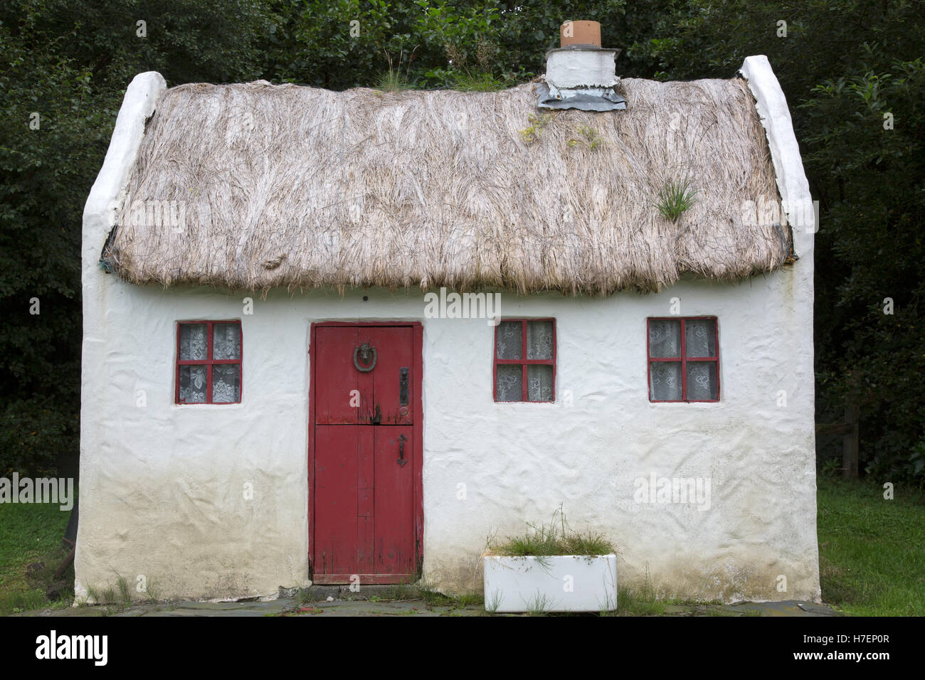 Modello di cottage tradizionale, Carraig Bar, Leenane - Leenaun, Connemara; Galway; Irlanda Foto Stock