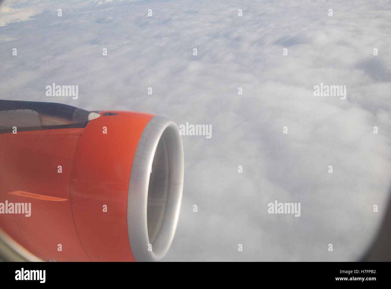Volare sopra le nuvole con Easy Jet Foto Stock