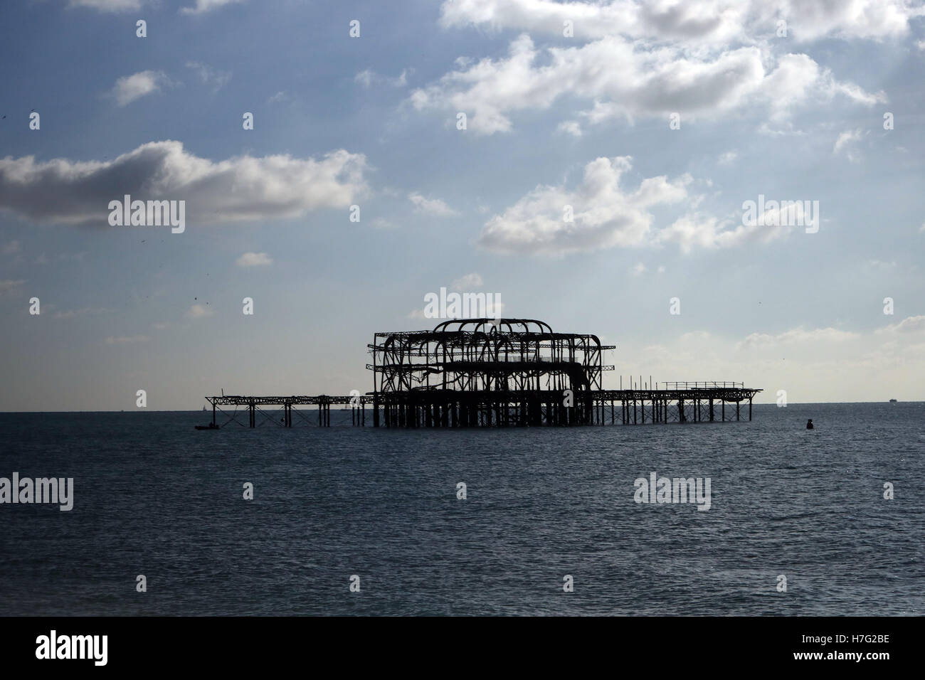 Il vecchio molo Ovest di Brighton, Sussex. Picture Data: Mercoledì 2 Novembre 2016 Foto Stock