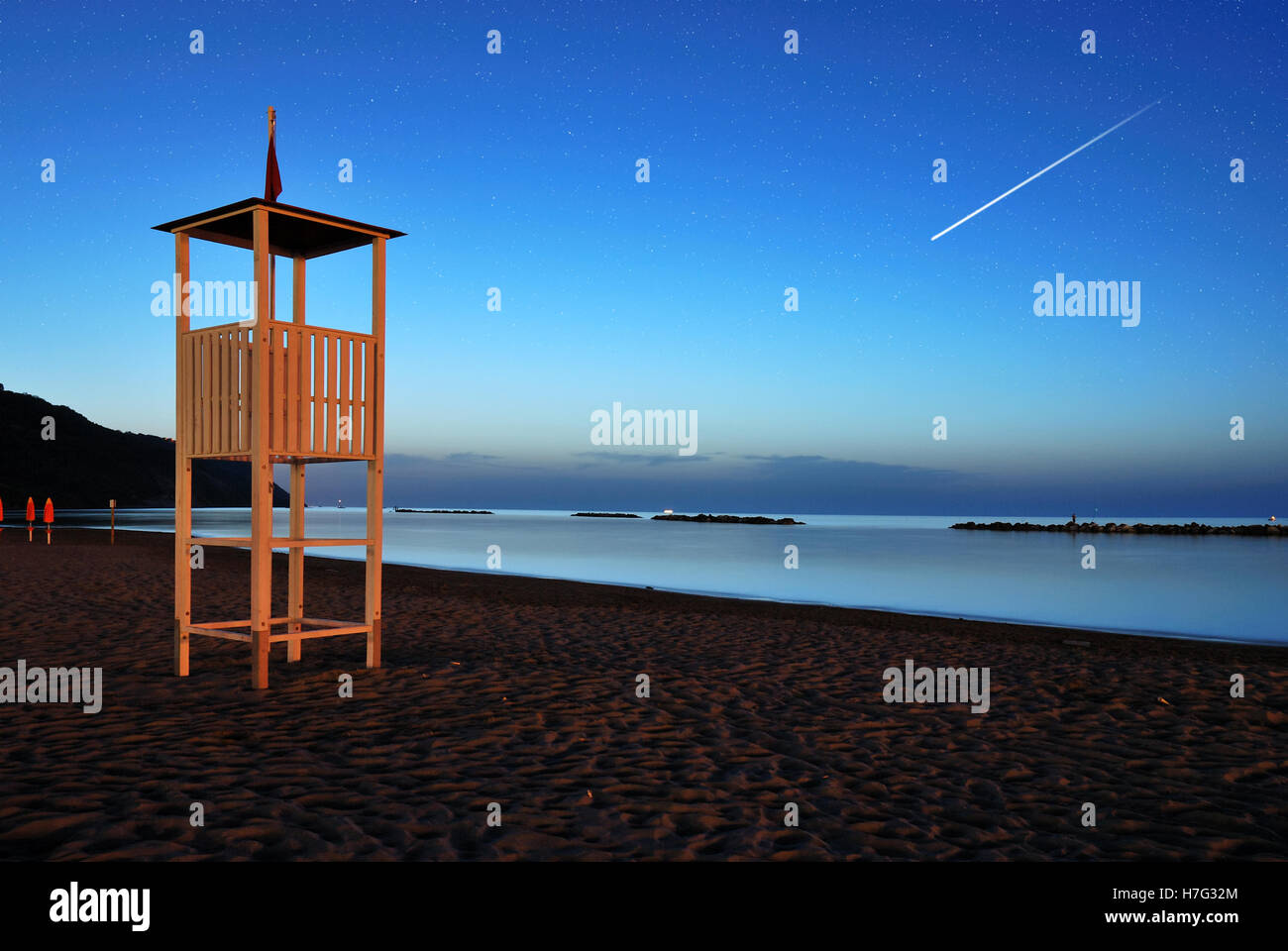 Stelle cadenti a san lorenzo' s notte sulla spiaggia Foto Stock