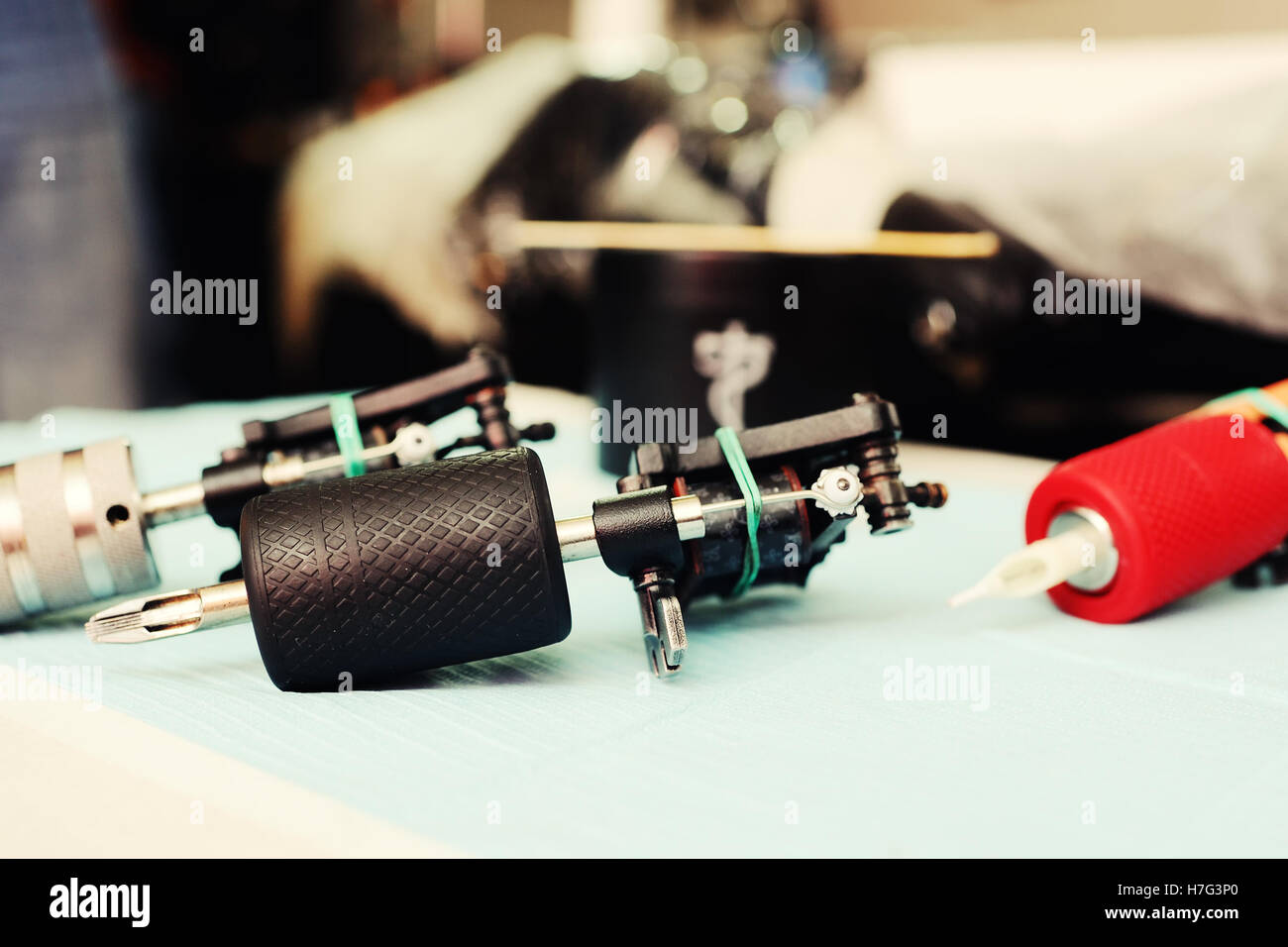 Tattoo Machine sullo sfondo di un studio Foto Stock