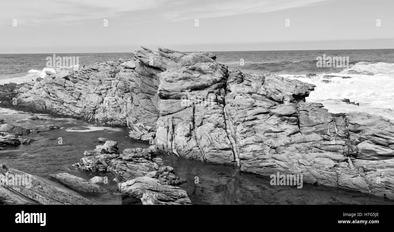 La sfocatura in Sud Africa sky oceano riserva tsitsikamma natura e rocce Foto Stock