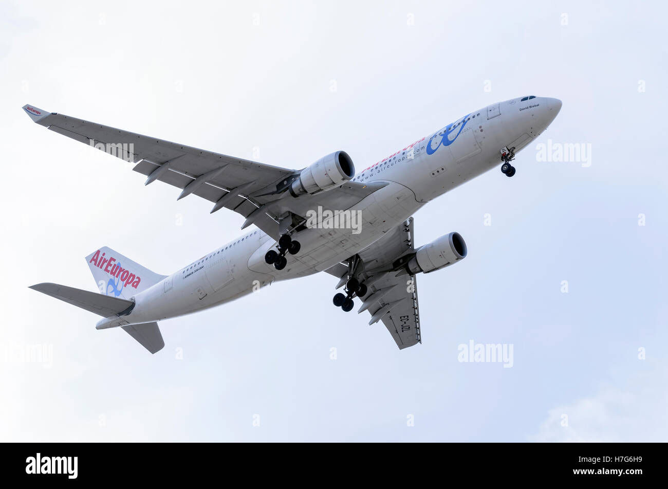 Aeromobile Airbus A330 di Air Europa compagnia aerea, lo sbarco in Madrid-Barajas (Adolfo SUAREZ) aeroporto (Spagna) Foto Stock