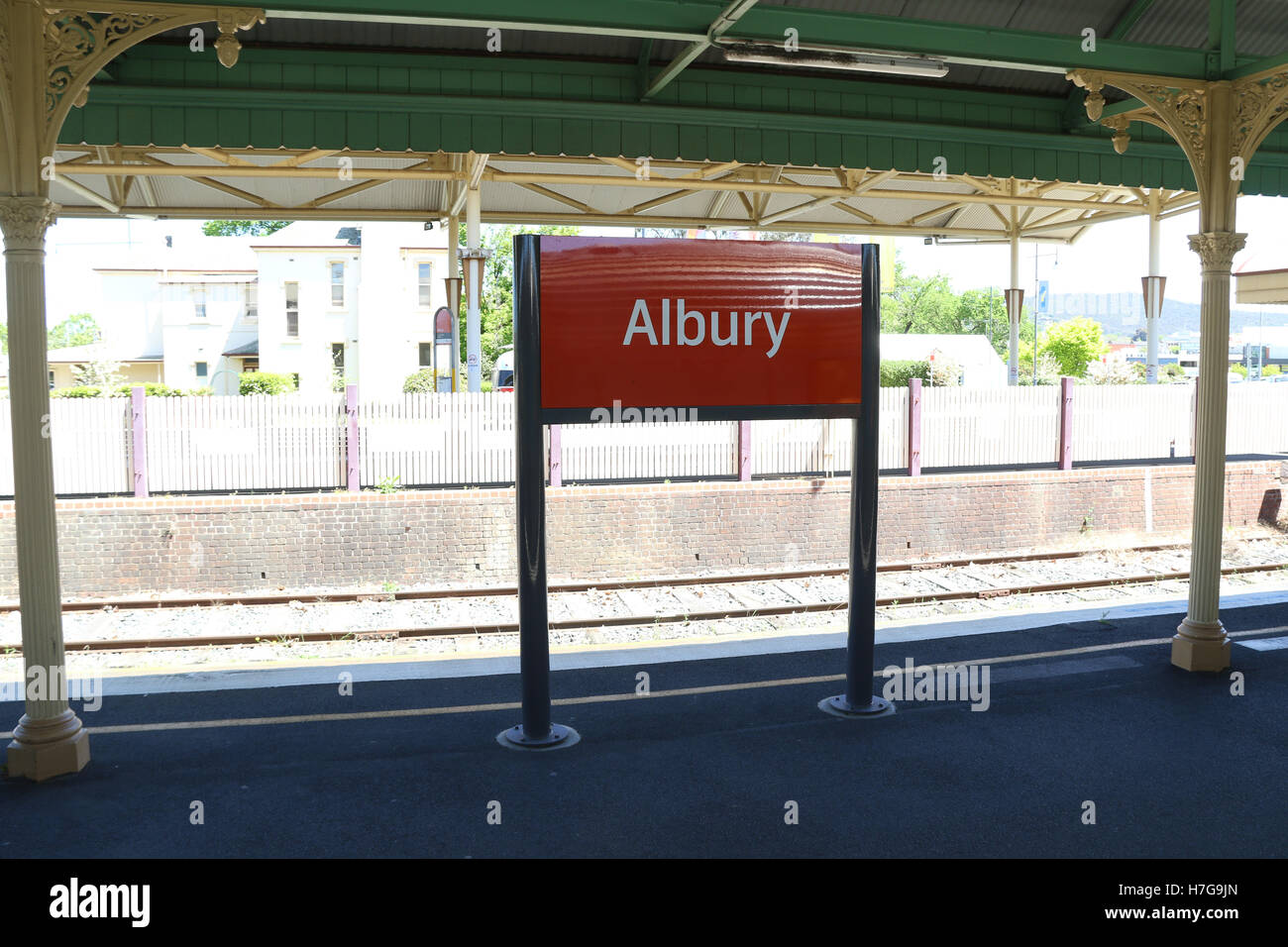 Albury Aeroporto stazione ferroviaria piattaforma nel NSW, Australia. Foto Stock