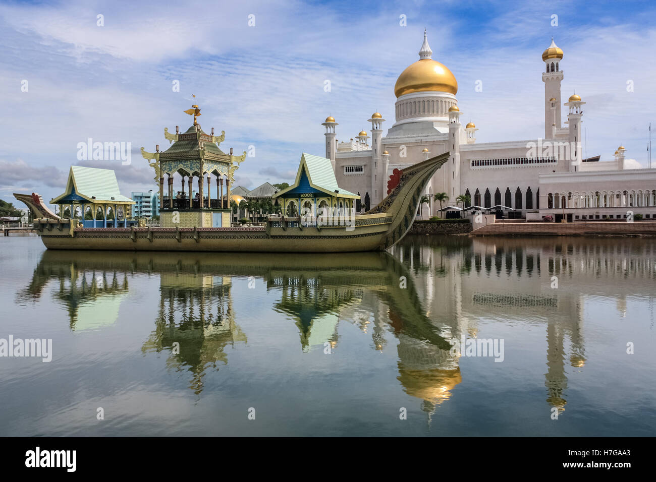 Il sultano Omar Ali Saifuddin Moschea, Bandar Seri Begawan, Brunei, sud-est asiatico Foto Stock