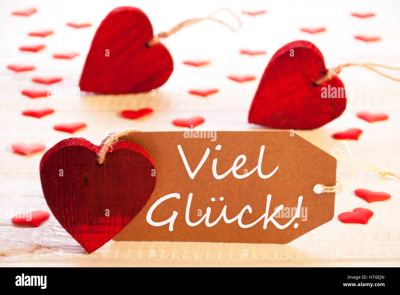 Etichetta con molti cuore rosso, Viel Glueck significa buona fortuna Foto Stock