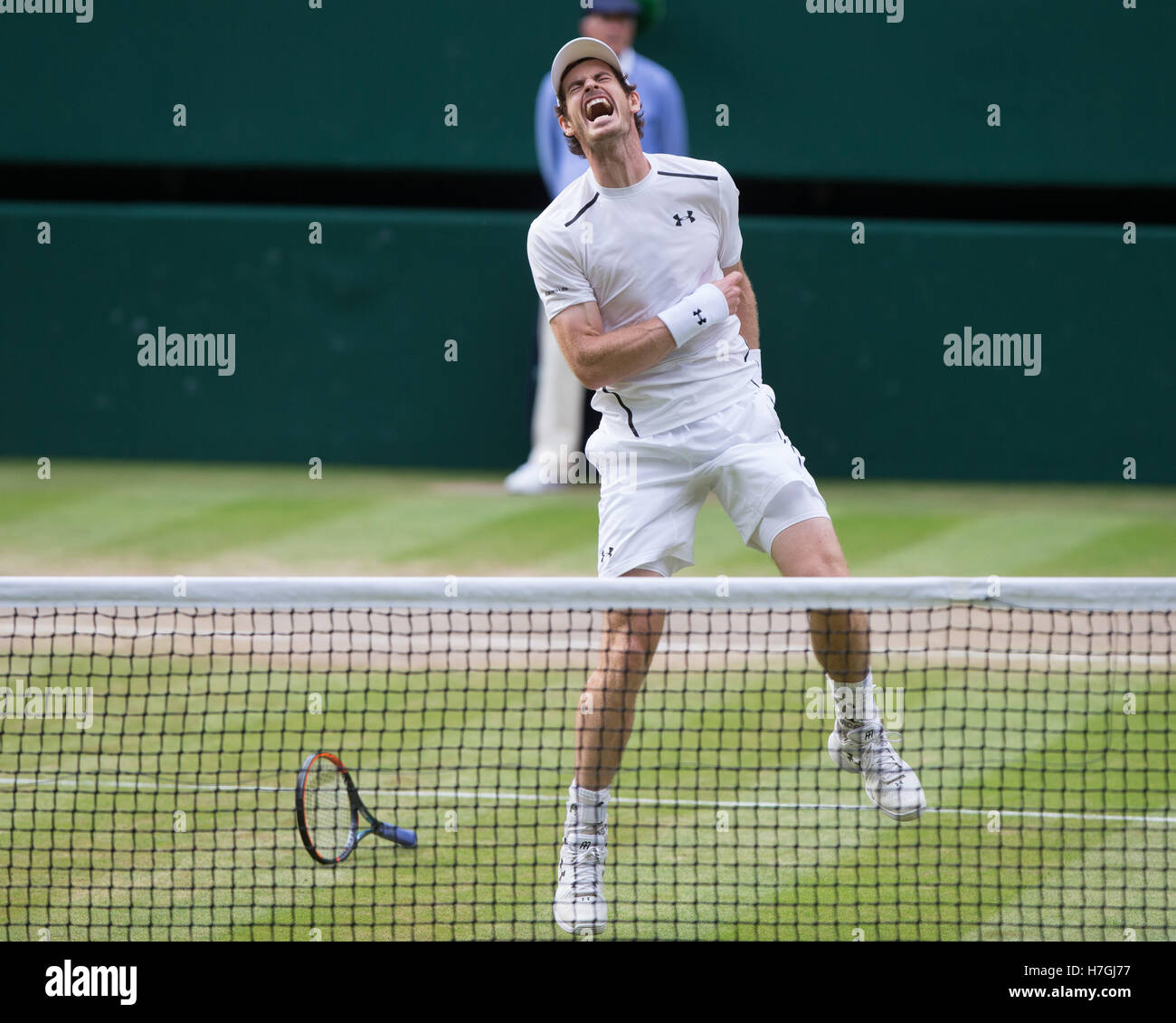ANDY MURRAY (GBR) celebra la sua vittoria a Wimbledon 2016 Foto Stock