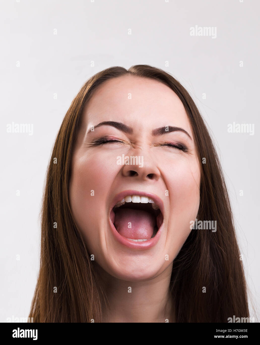 Emozione serie di giovane e bella ragazza ucraina - forte urlando Foto Stock