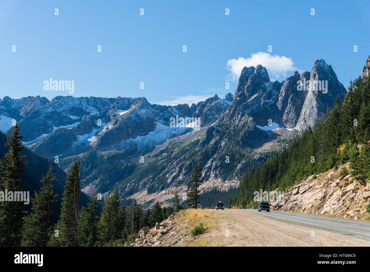 Strada di Montagna attraverso North Cascades range. Washington, Stati Uniti d'America. Foto Stock