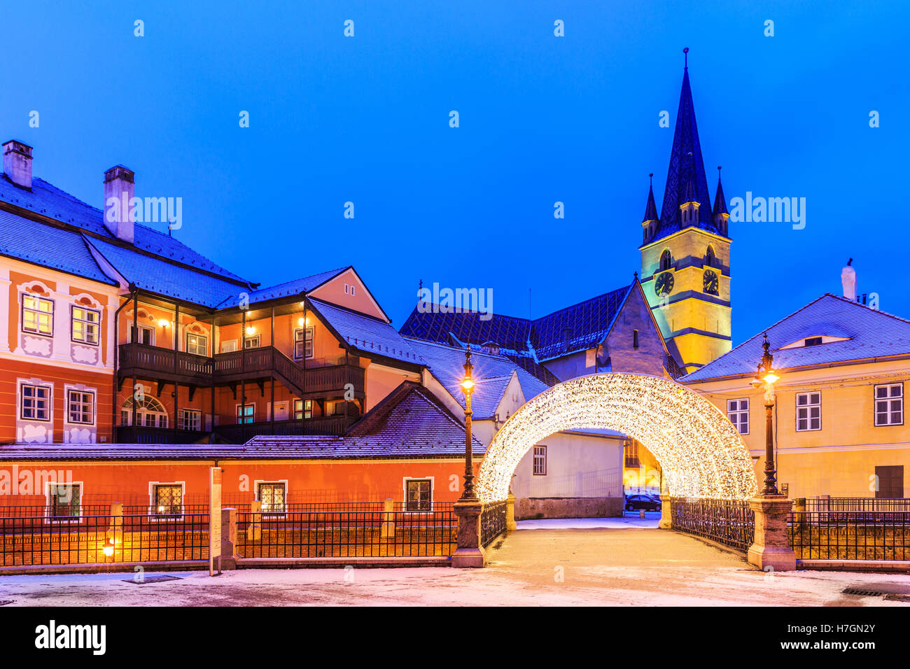 Il ponte di menzogne e Cattedrale Evangelica in Sibiu. Transilvania, Romania Foto Stock