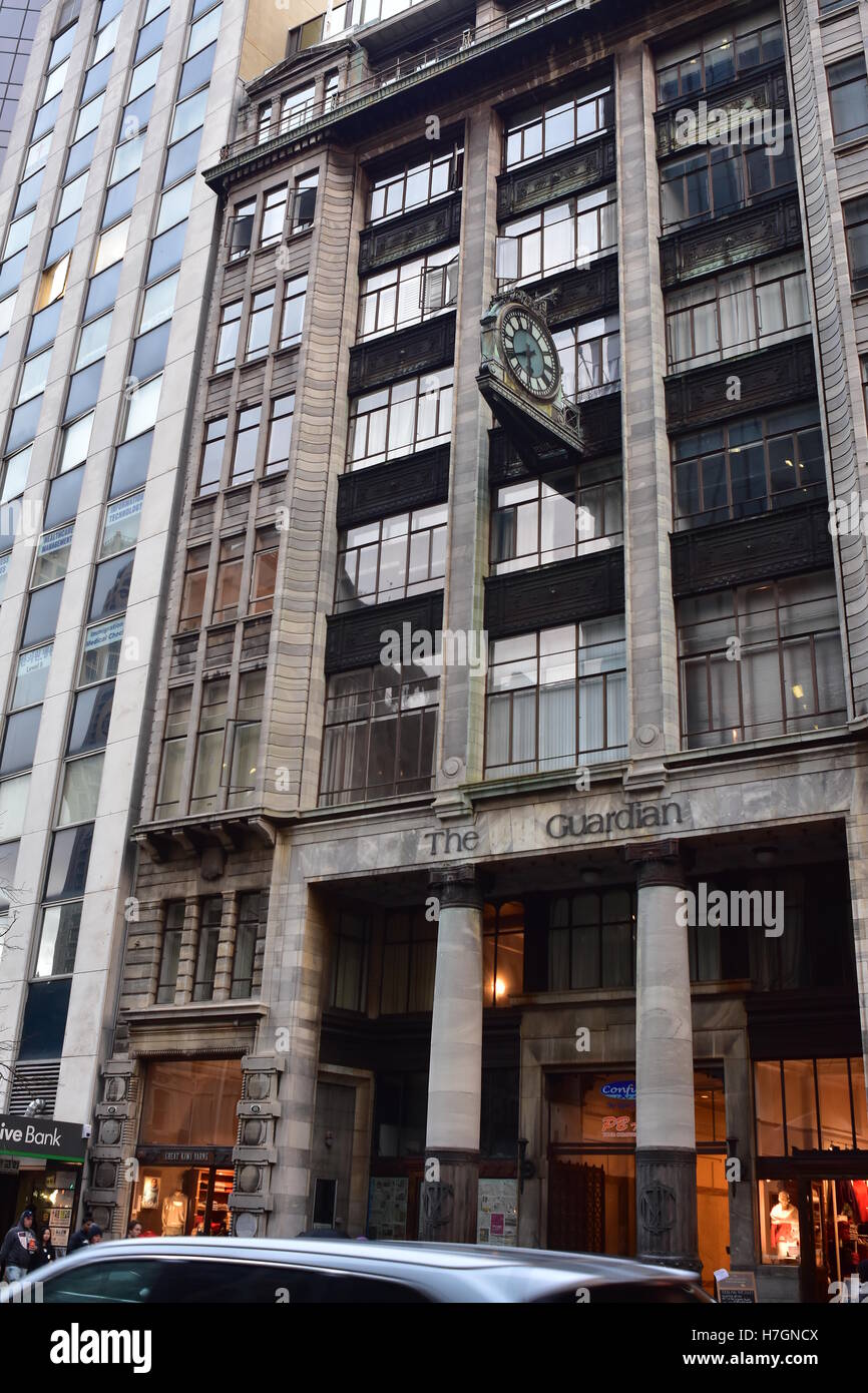 Il Guardian Trust appartamento edificio costruito da Kairuru marmo nel 1918 su Queen Street, Auckland. Foto Stock
