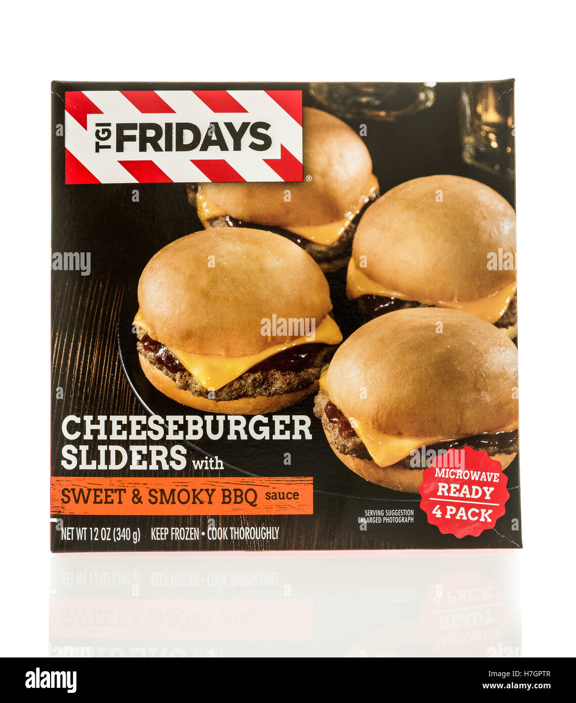 Winneconne, WI - 2 Novembre 2016: casella di TGI Fridays cheeseburger cursori isolato su un background. Foto Stock