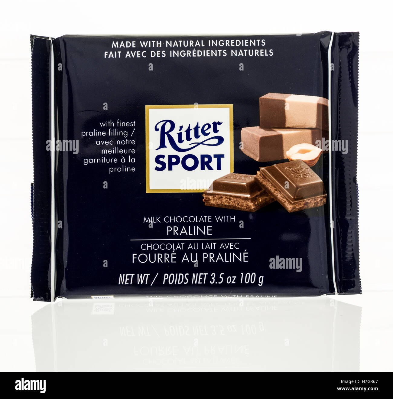 Winneconne, WI - 2 Novembre 2016: Ritter Sport cioccolato al latte candy bar isolato su un background. Foto Stock