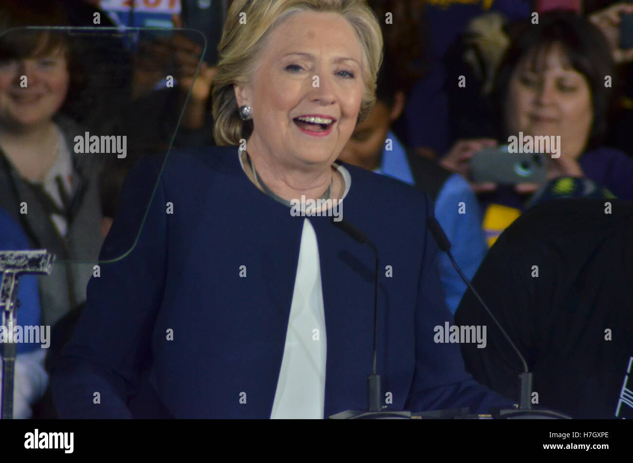 Hillary Clinton appare all'Heinz Field per una campagna rally Nov 2016 Foto Stock