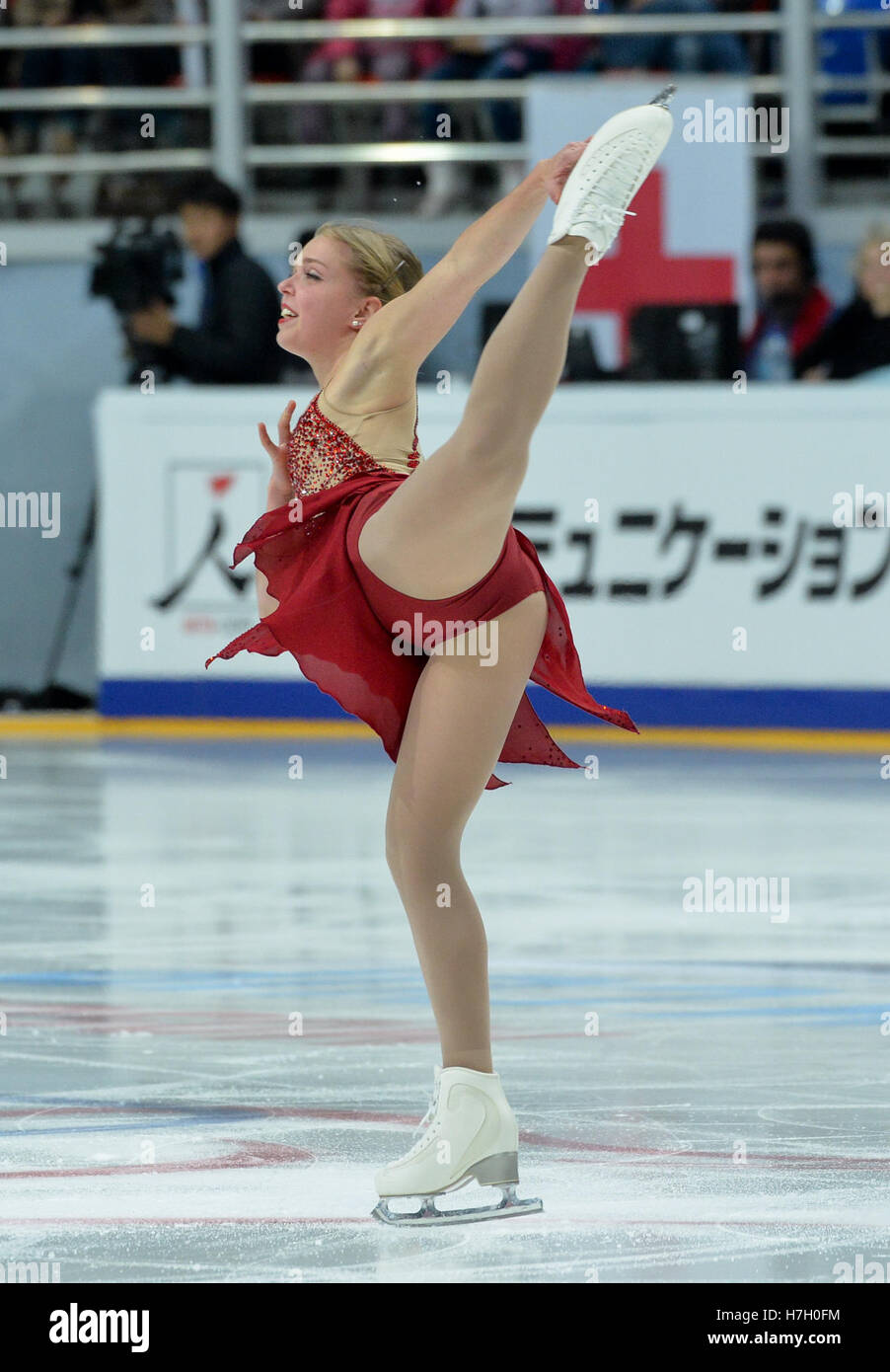 Mosca, Russia. 4 Novembre, 2016. Nicole Rajicova, compie durante il Signore breve programma presso il Grand Prix di Pattinaggio di Figura Rostelecom Cup 2016. Credito: Nearchos Panayiotou/Alamy Live News. Foto Stock