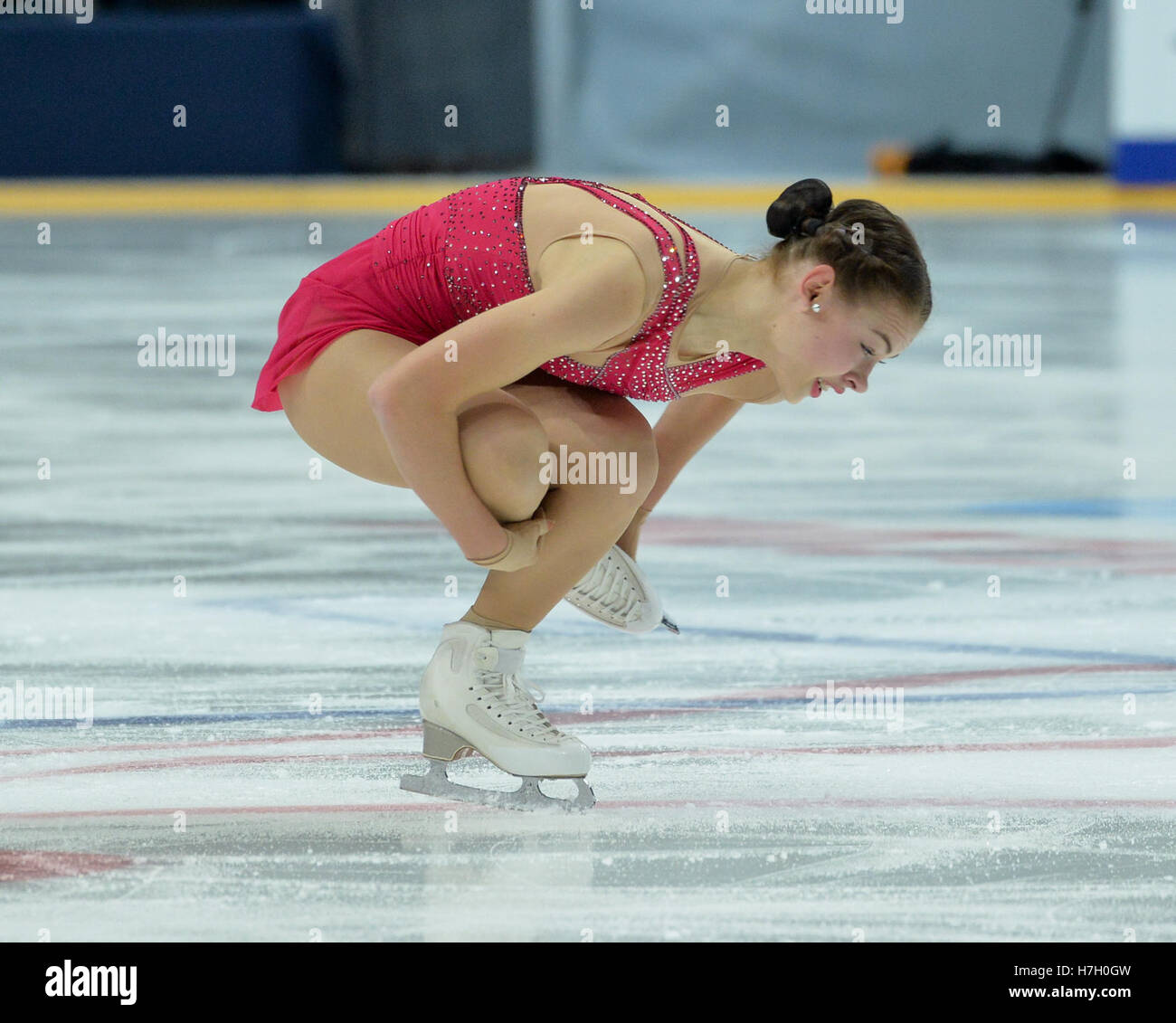 Mosca, Russia. 4 Novembre, 2016. Angelina Kuchvalska, compie durante il Signore breve programma presso il Grand Prix di Pattinaggio di Figura Rostelecom Cup 2016. Credito: Nearchos Panayiotou/Alamy Live News. Foto Stock