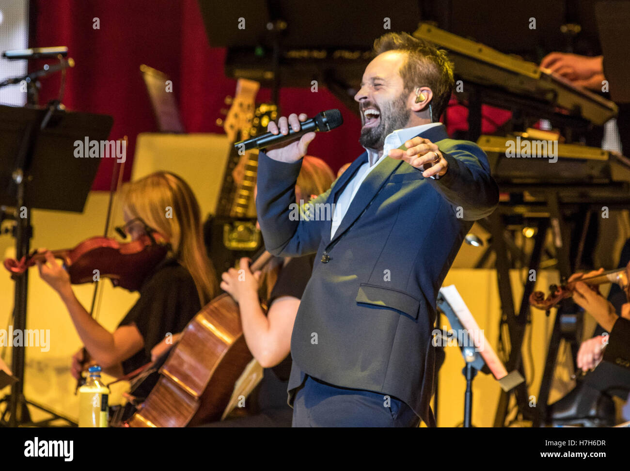 Bournemouth, Regno Unito. 05 Nov, 2016. Michael Ball e Alfie Boe live in concerto presso il Centro Internazionale di Bournemouth Credito: Charlie Raven/Alamy Live News Foto Stock