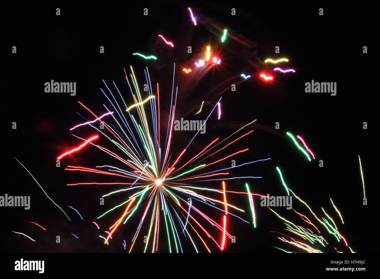 Epsom Surrey, Regno Unito. 5 novembre 2016. L annuale di fuochi d'artificio al gancio di Arena di Epsom è andato fuori con un bang. Credito: Julia Gavin UK/Alamy Live News Foto Stock