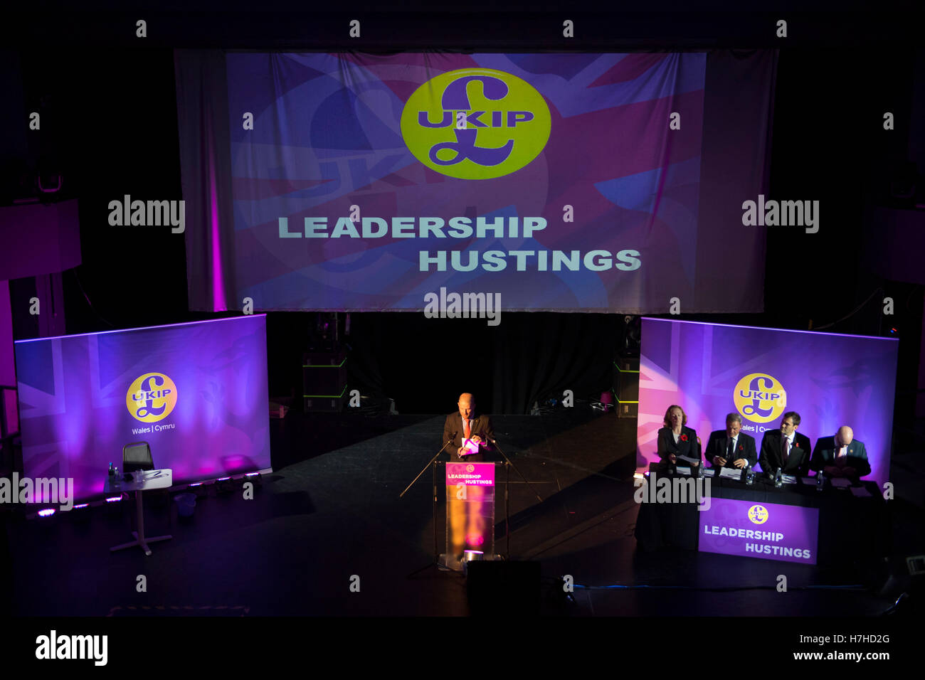 Durante un'UKIP (UK Independence Party) hustings dibattito al Neon di Newport South Wales, Regno Unito. Foto Stock