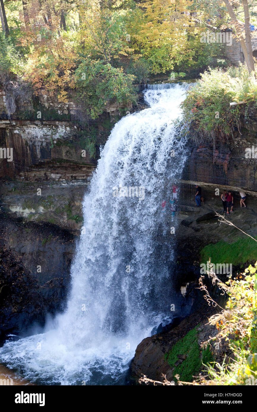 Cascate Minnehaha reso famoso da Henry Wadsworth Longfellow il poema epico "La canzone di Hiawatha'. Minneapolis Minnesota MN USA Foto Stock