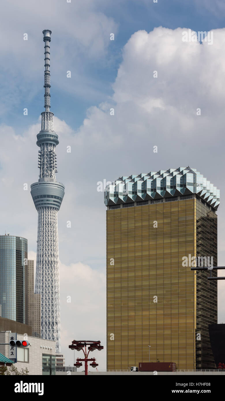 Asahi Edificio con torre Skytree nel retro. Foto Stock