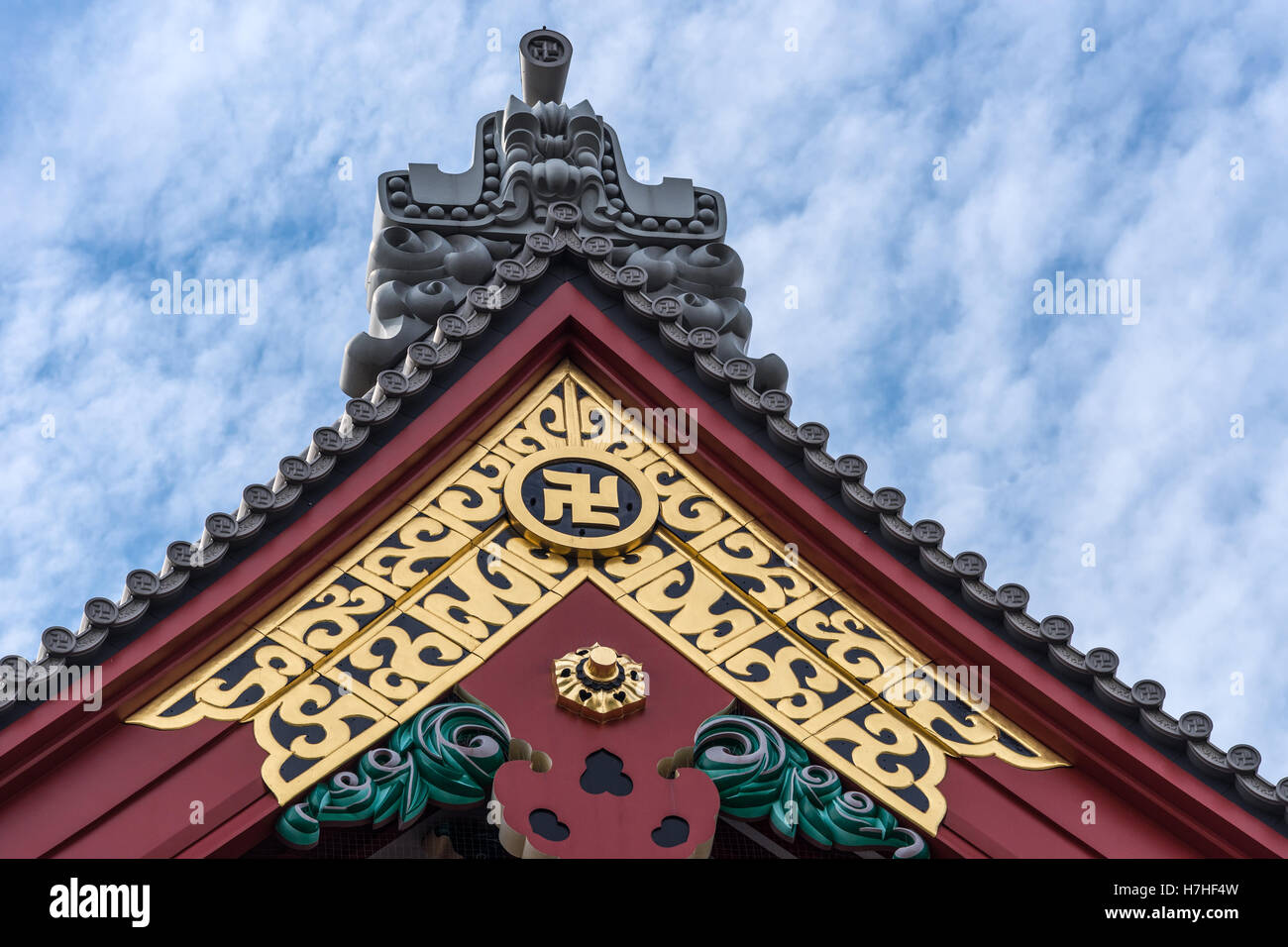 In alto di Honzo hall al Senso-ji tempio buddista in Tokyo. Foto Stock