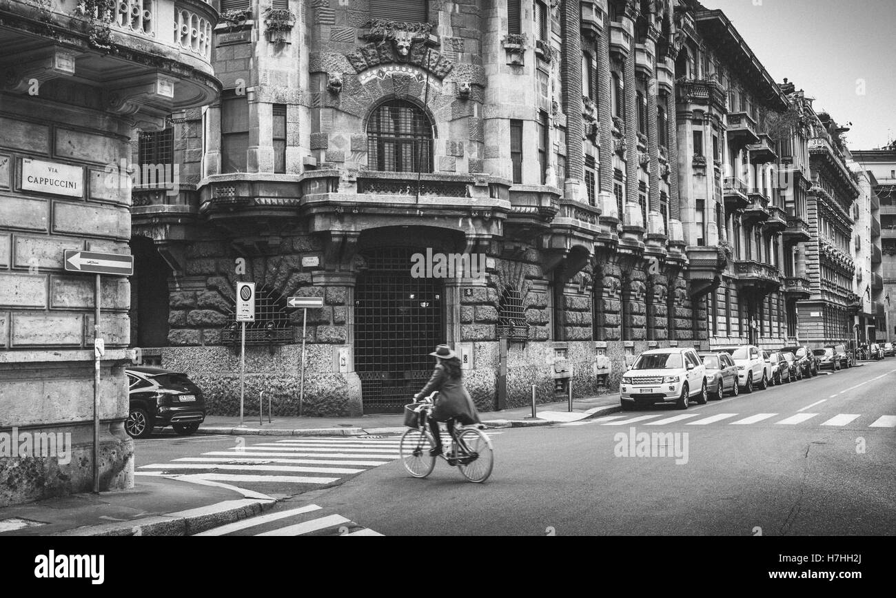 Tipico palazzo residenziale in libertà (art-noveau) stile nella Porta Venezia quartiere Foto Stock