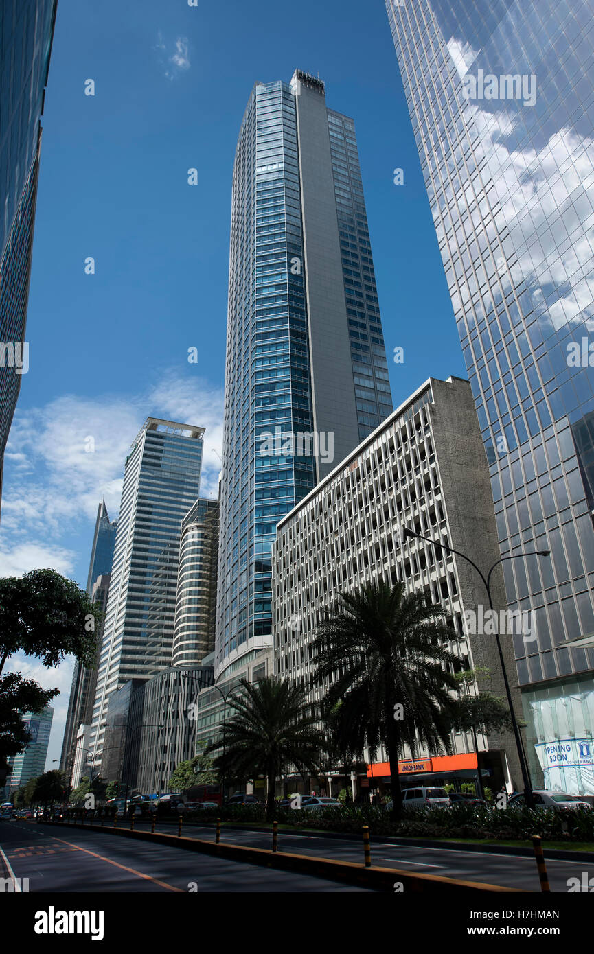 Quartiere degli affari, Ayala Avenue Makati, Metro Manila, Filippine, Sud Est asiatico Foto Stock