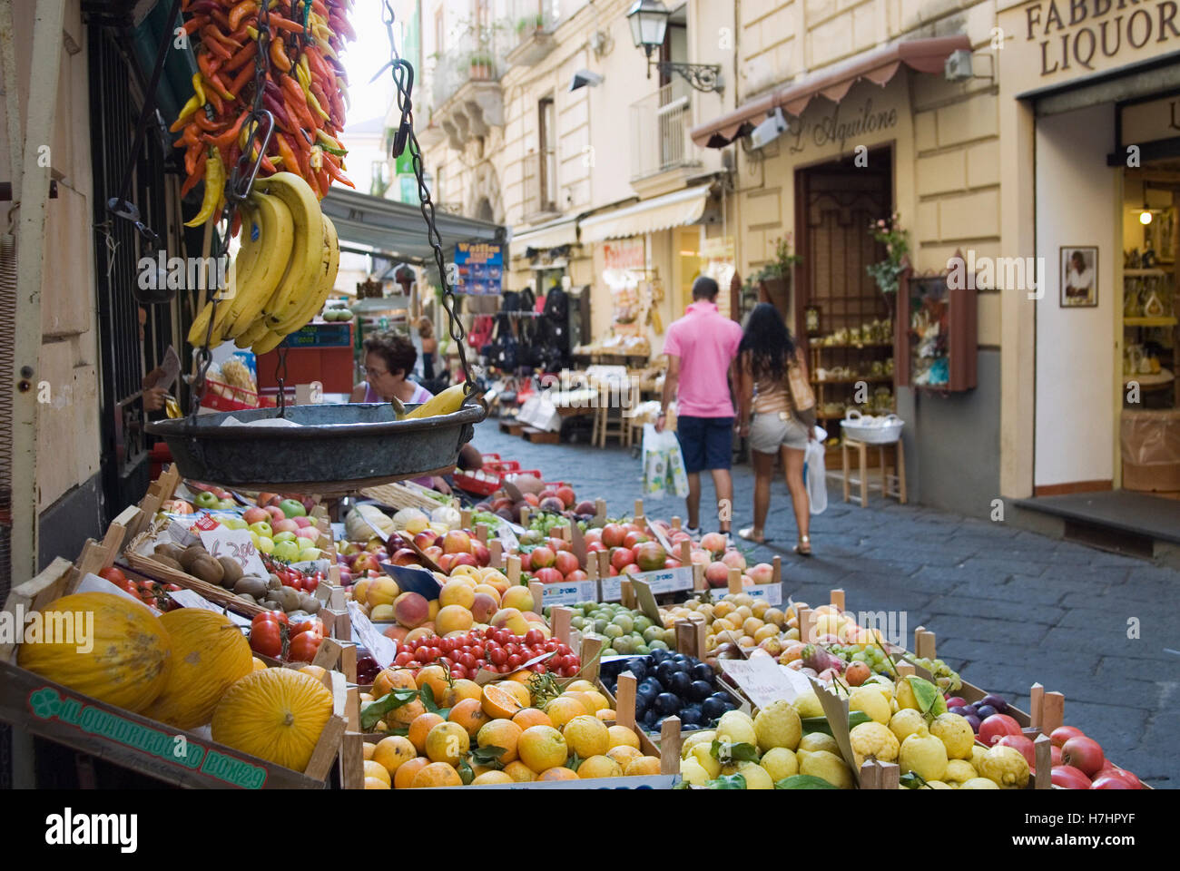 Negozio di frutta in Sorrento sul golfo di Napoli, Italia, Europa Foto Stock