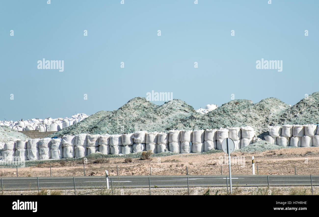 La fabbrica per la trasformazione di rifiuti di vetro Foto Stock