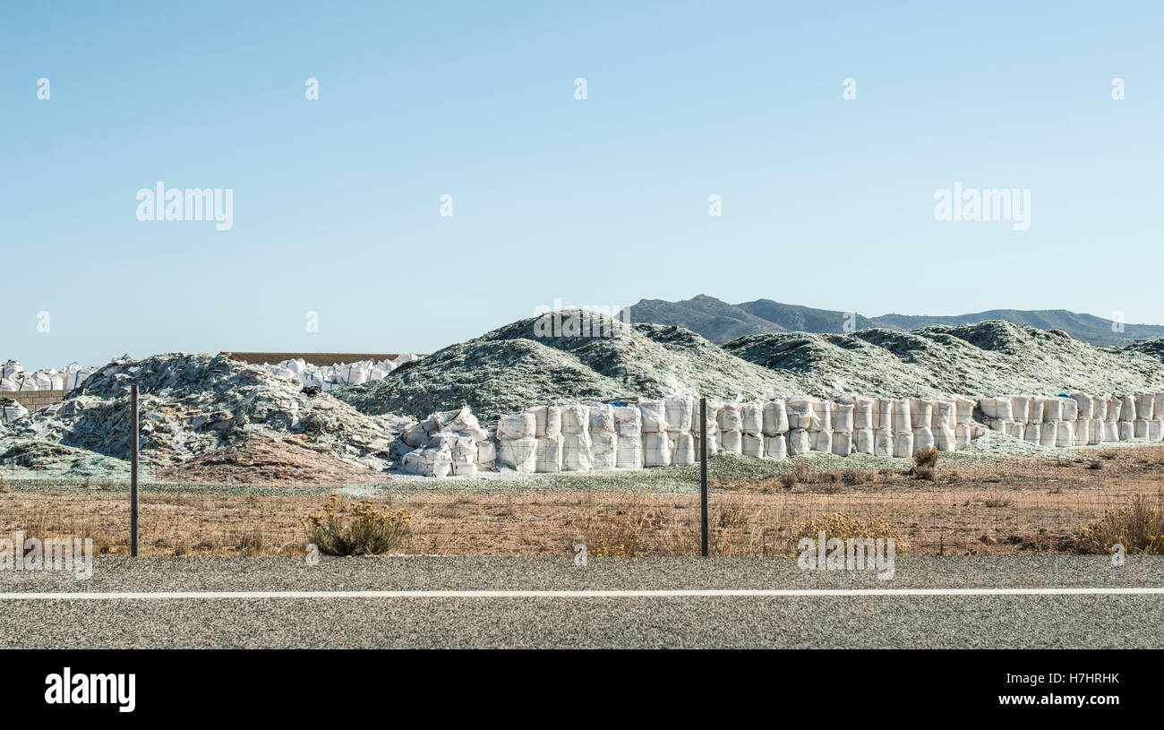 La fabbrica per la trasformazione di rifiuti di vetro Foto Stock
